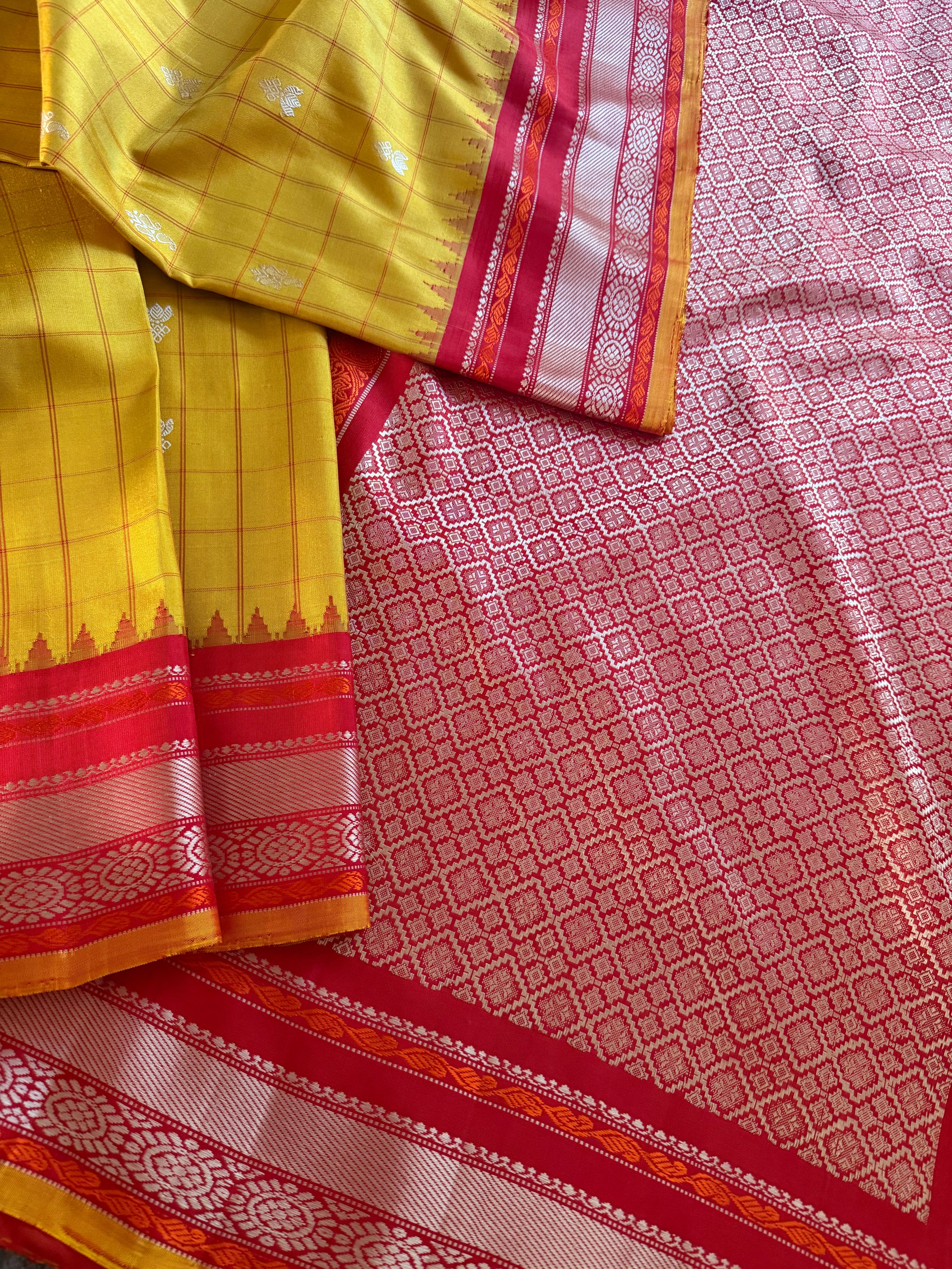 Kuttu Gadwal Silk : No Zari (Sampanga + Red)