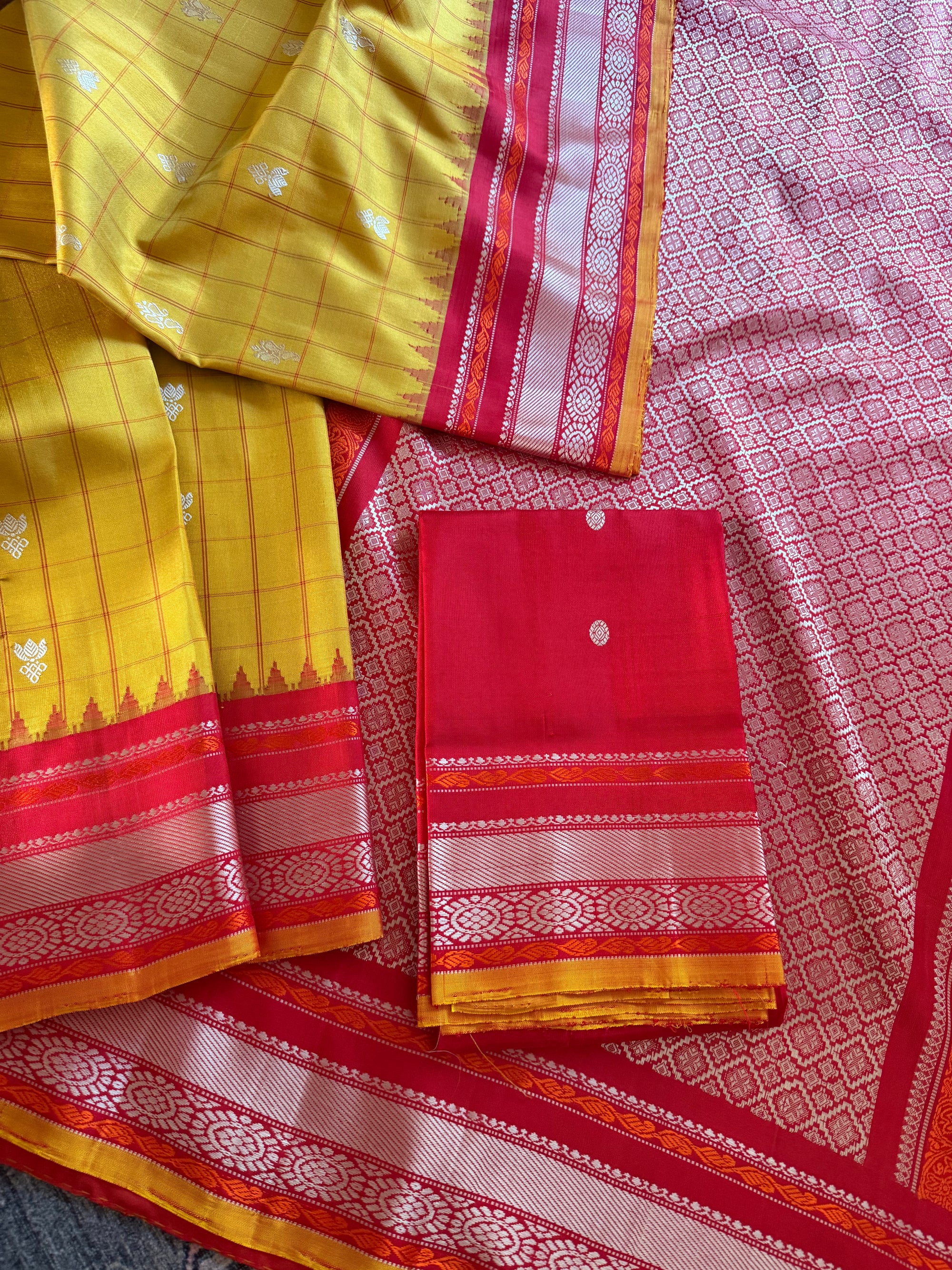 Kuttu Gadwal Silk : No Zari (Sampanga + Red)
