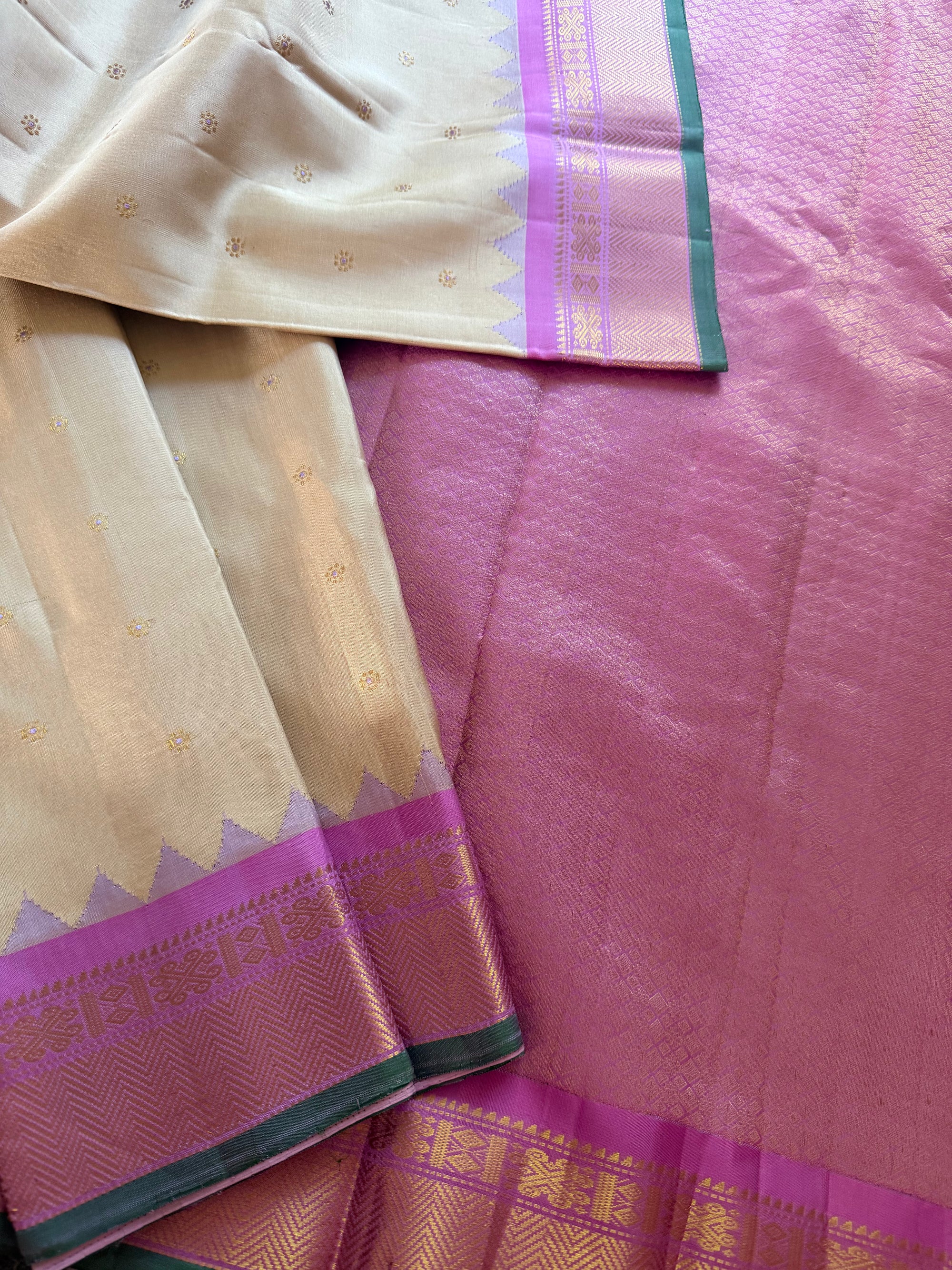 Kuttu Gadwal Silk : Pearl Grey + Lilac