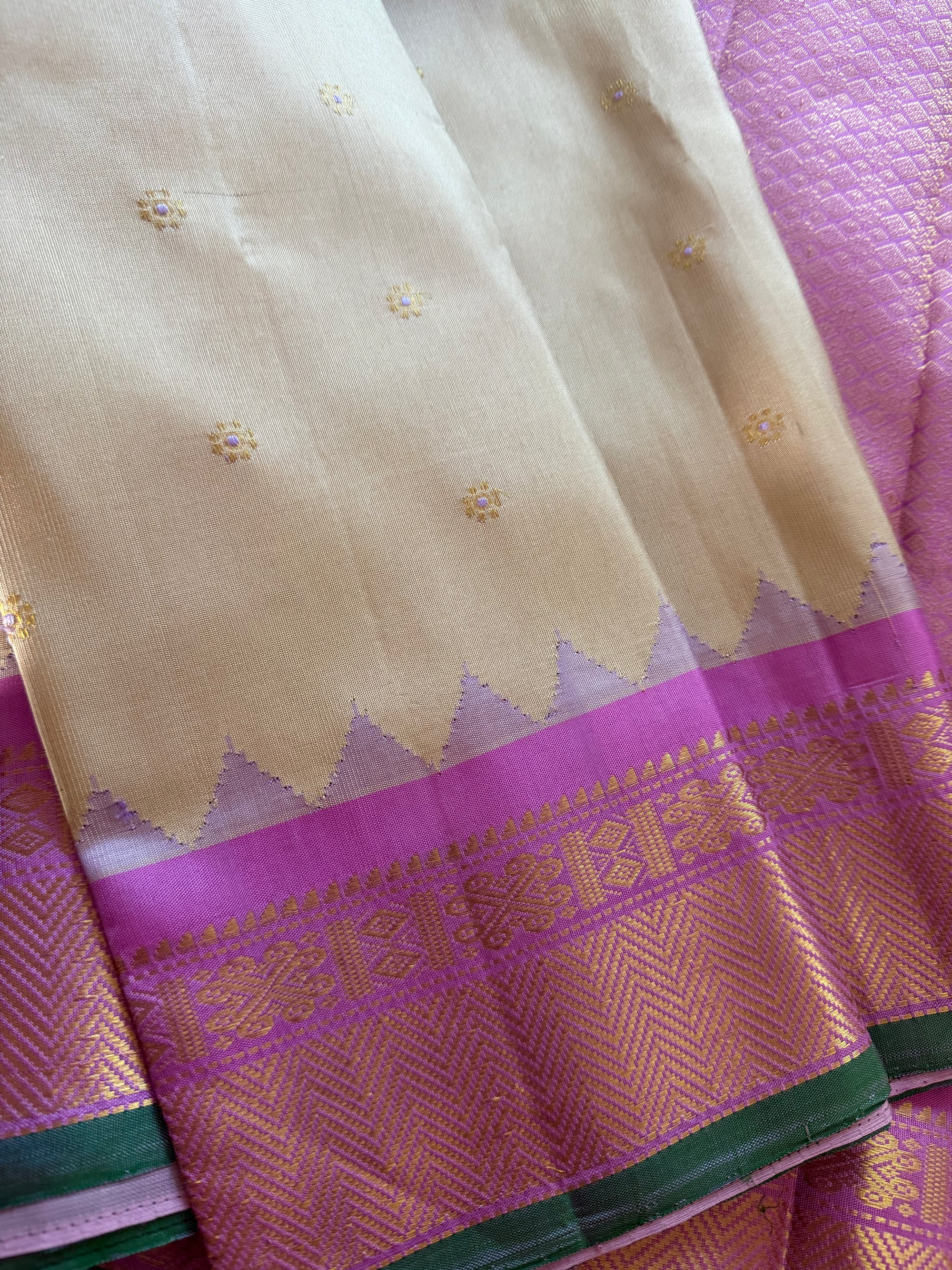 Kuttu Gadwal Silk : Pearl Grey + Lilac