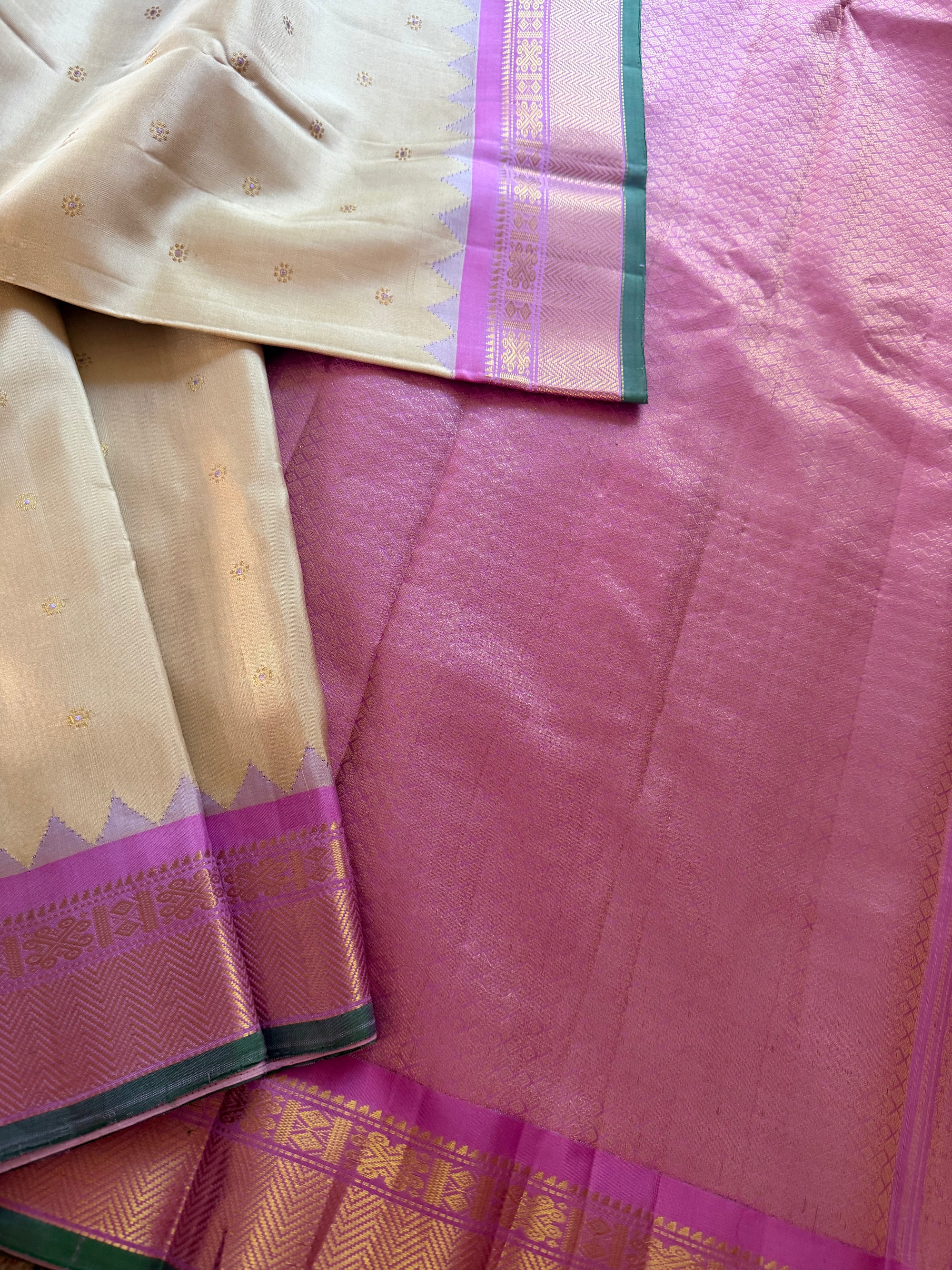 Kuttu Gadwal Silk : Pearl Grey + Lilac