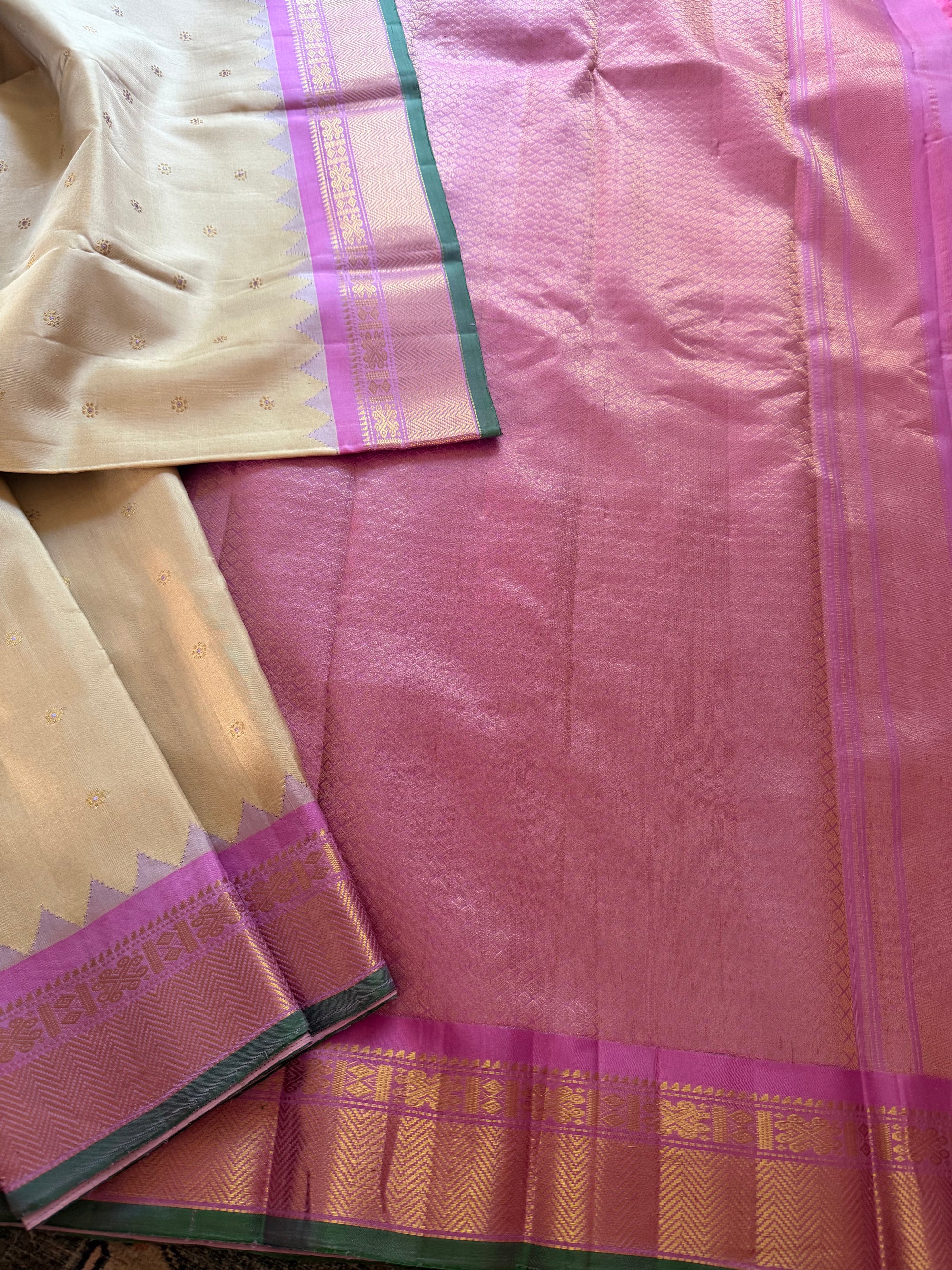 Kuttu Gadwal Silk : Pearl Grey + Lilac