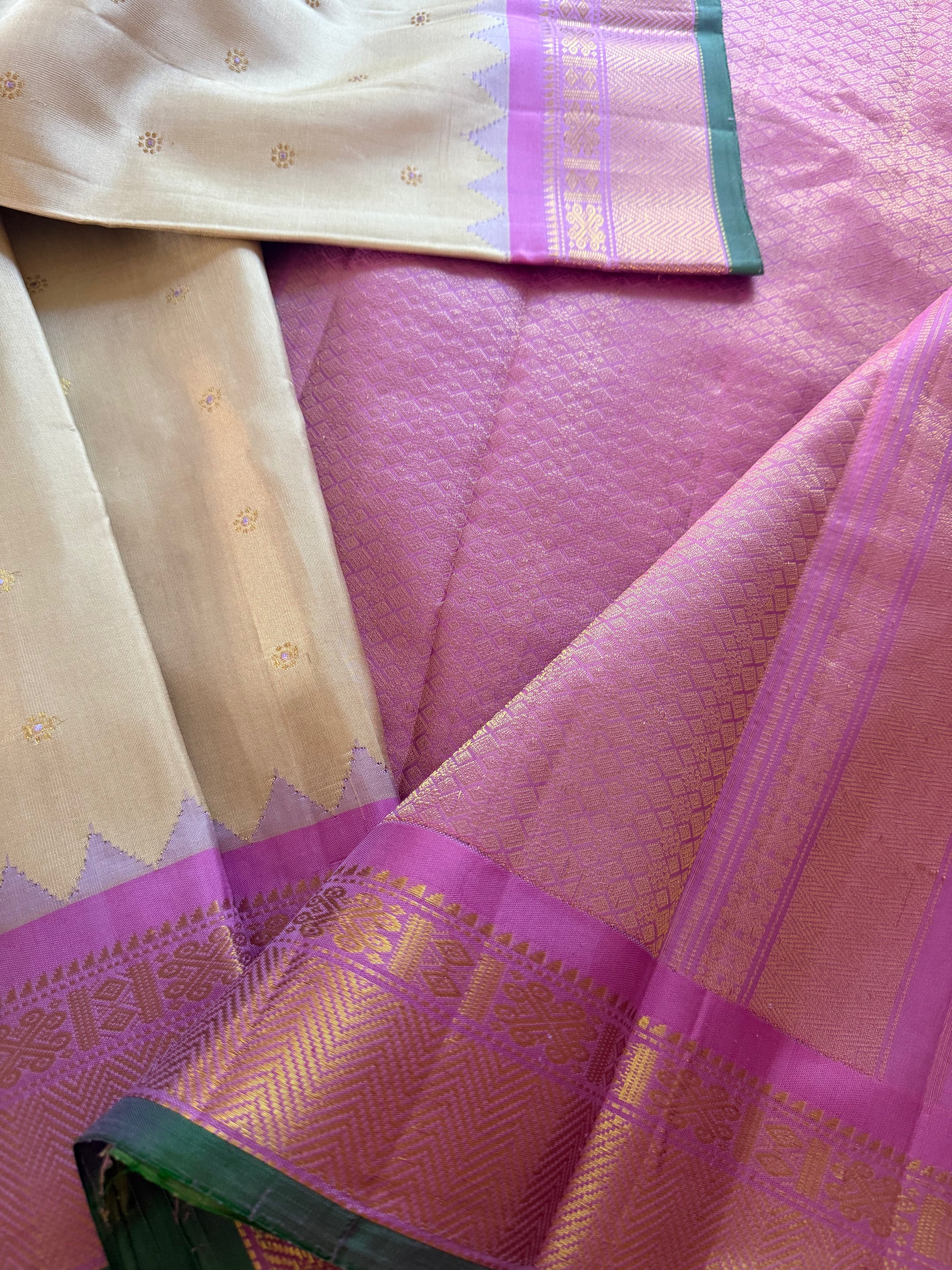 Kuttu Gadwal Silk : Pearl Grey + Lilac