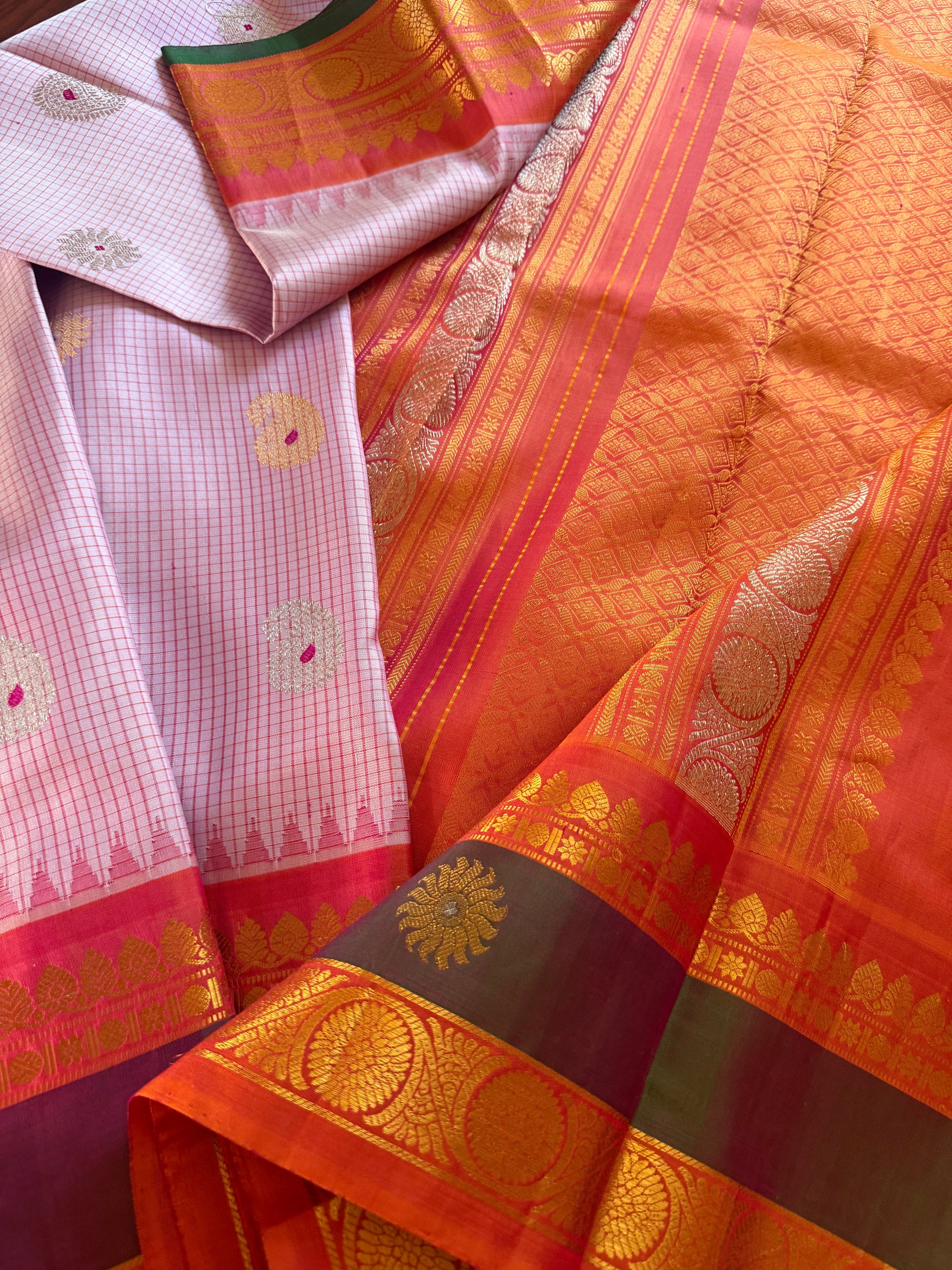 Kuttu Gadwal Silk : Lavender + Kanakambaram