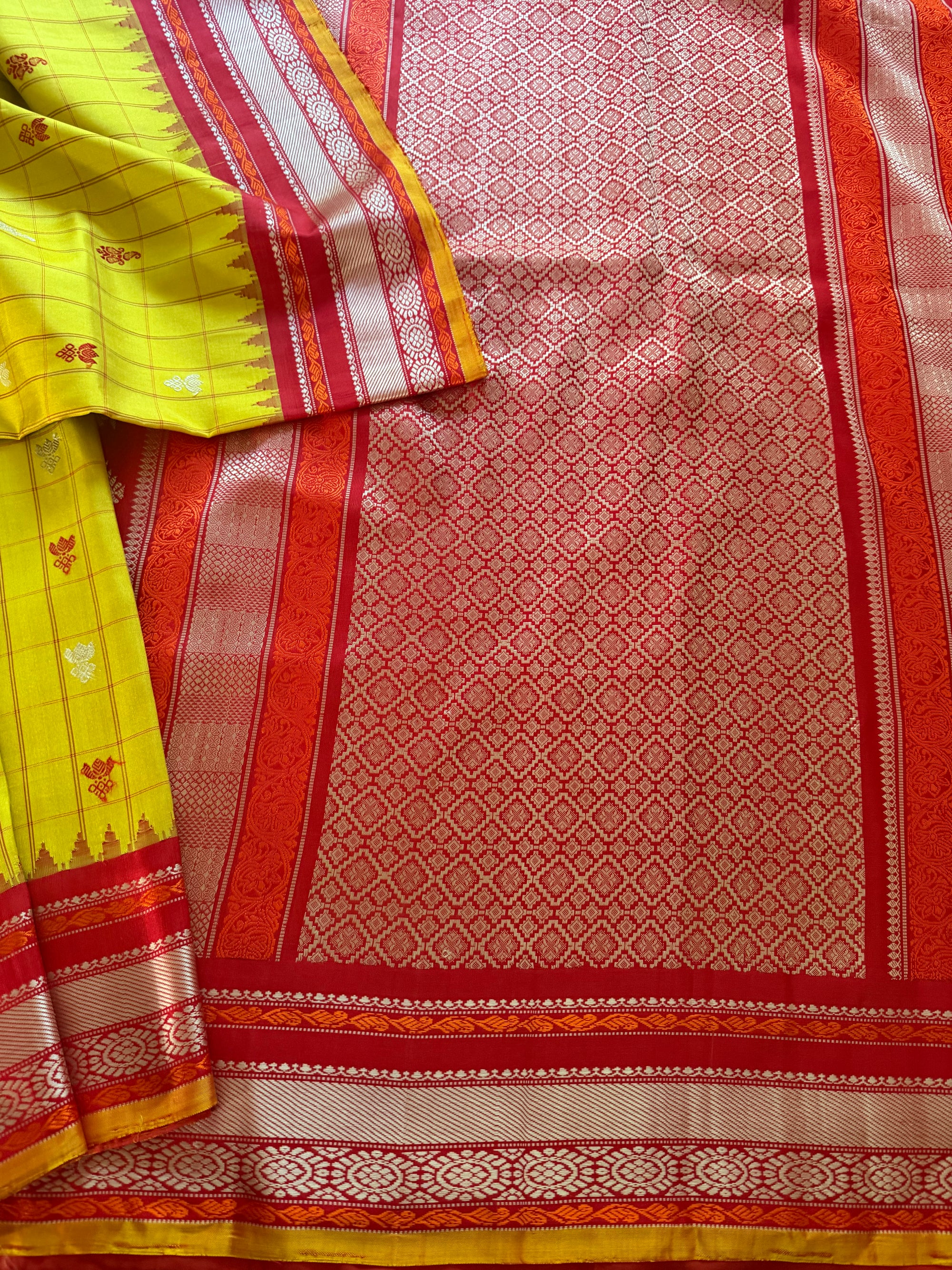 Kuttu Gadwal Silk : No Zari (Sampanga Yellow + Red)