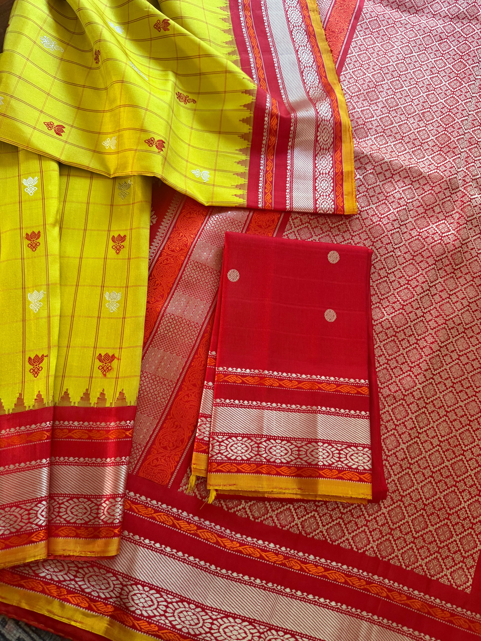 Kuttu Gadwal Silk : No Zari (Sampanga Yellow + Red)