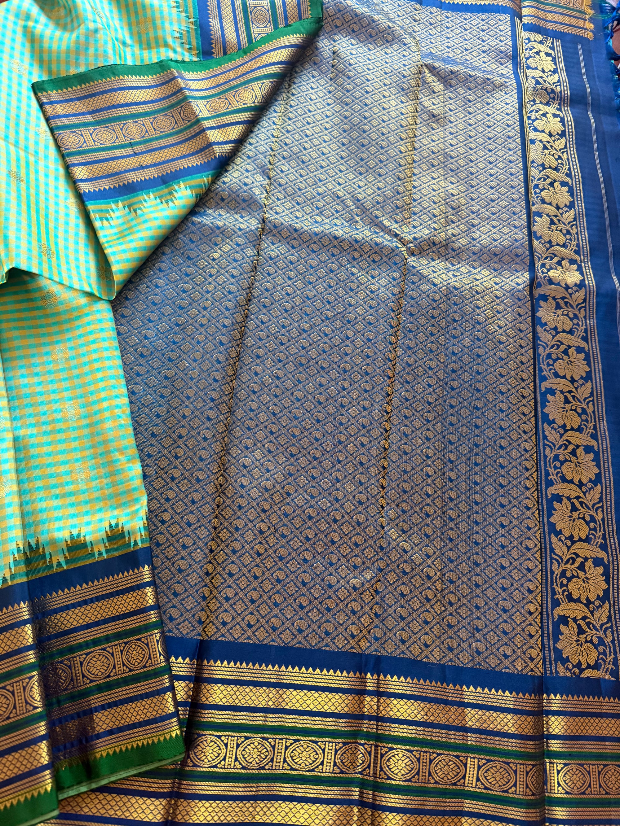 Kuttu Gadwal Silk : Pattani  Kattam with Teal