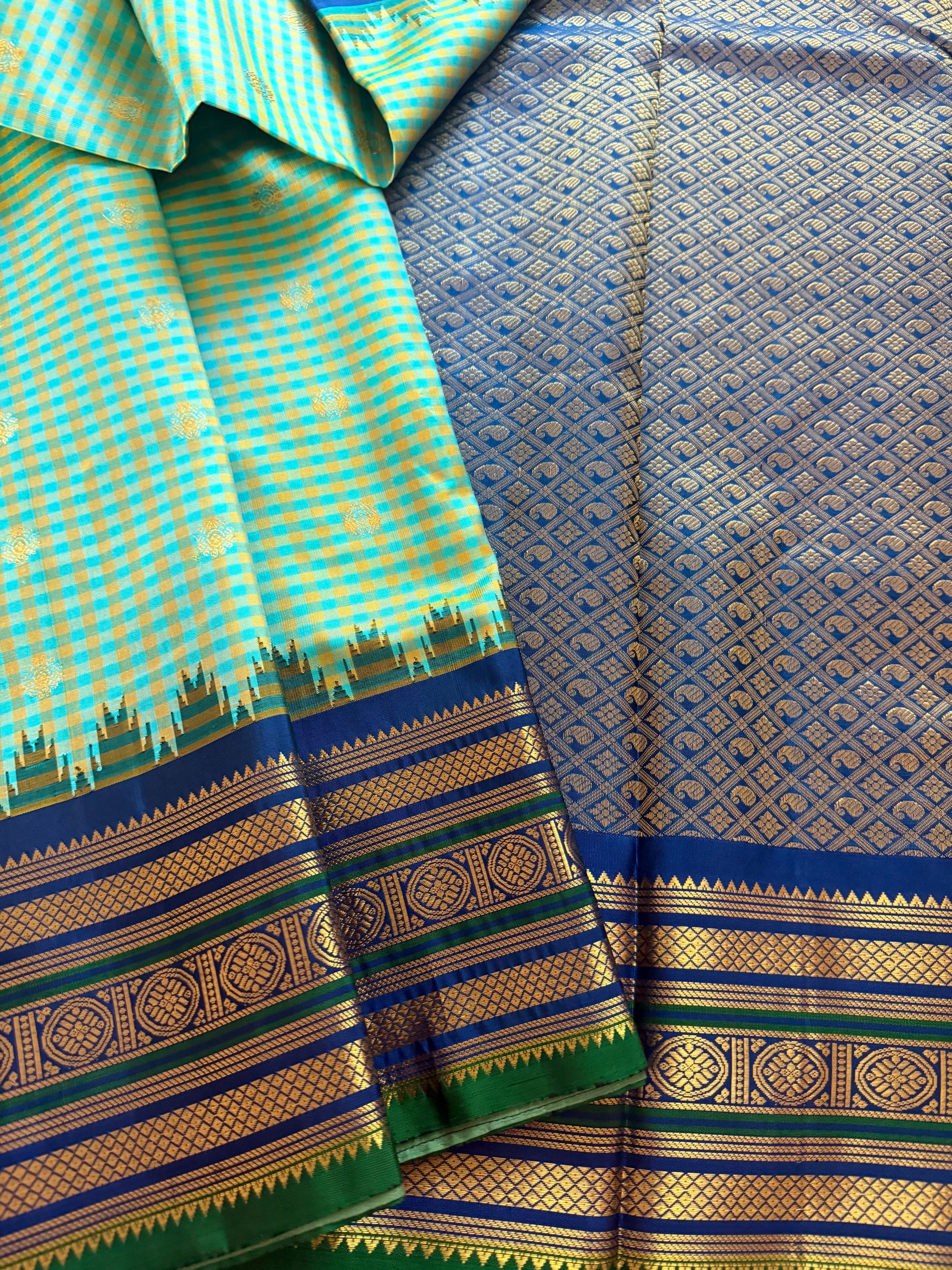 Kuttu Gadwal Silk : Pattani  Kattam with Teal