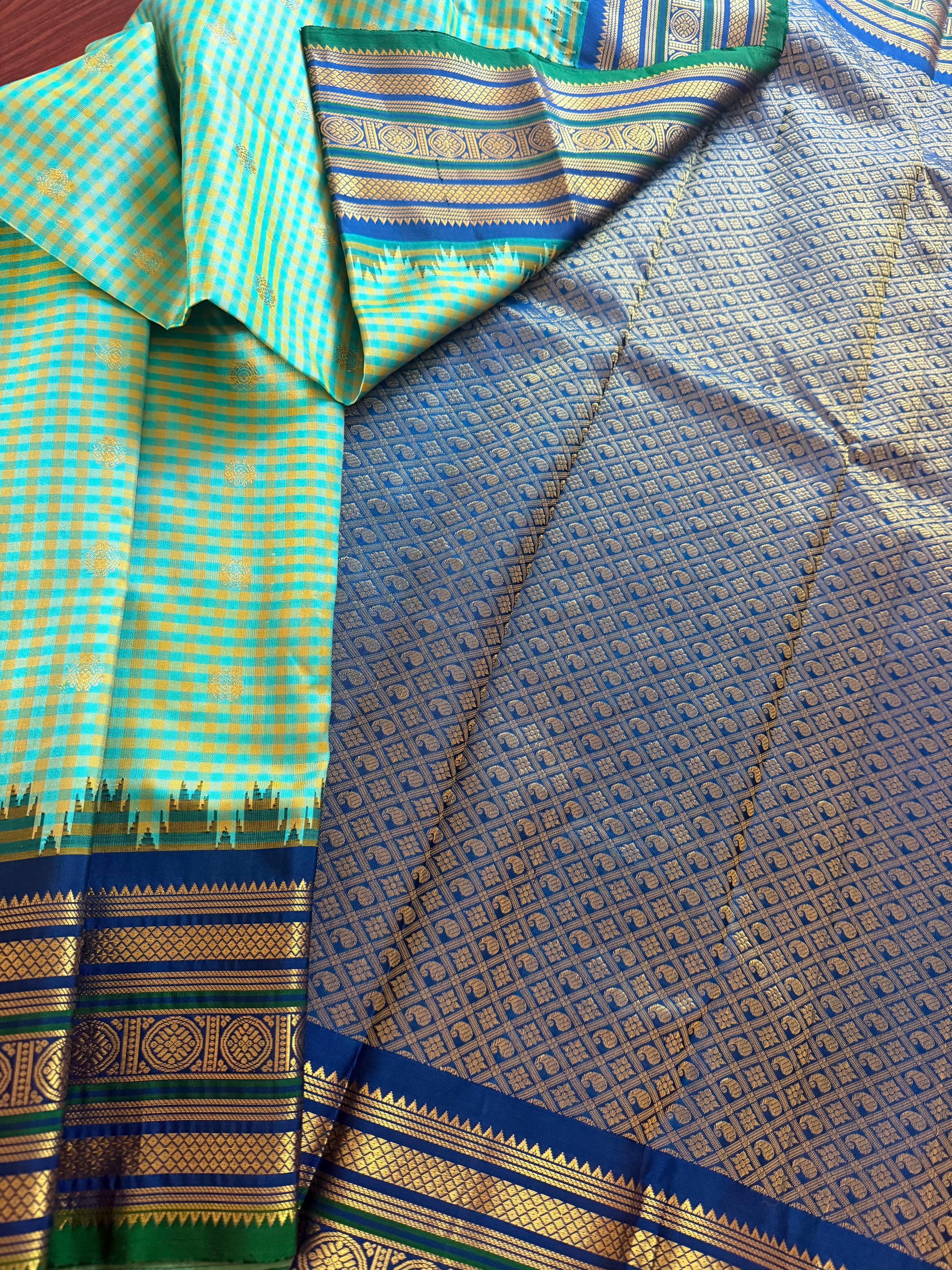 Kuttu Gadwal Silk : Pattani  Kattam with Teal