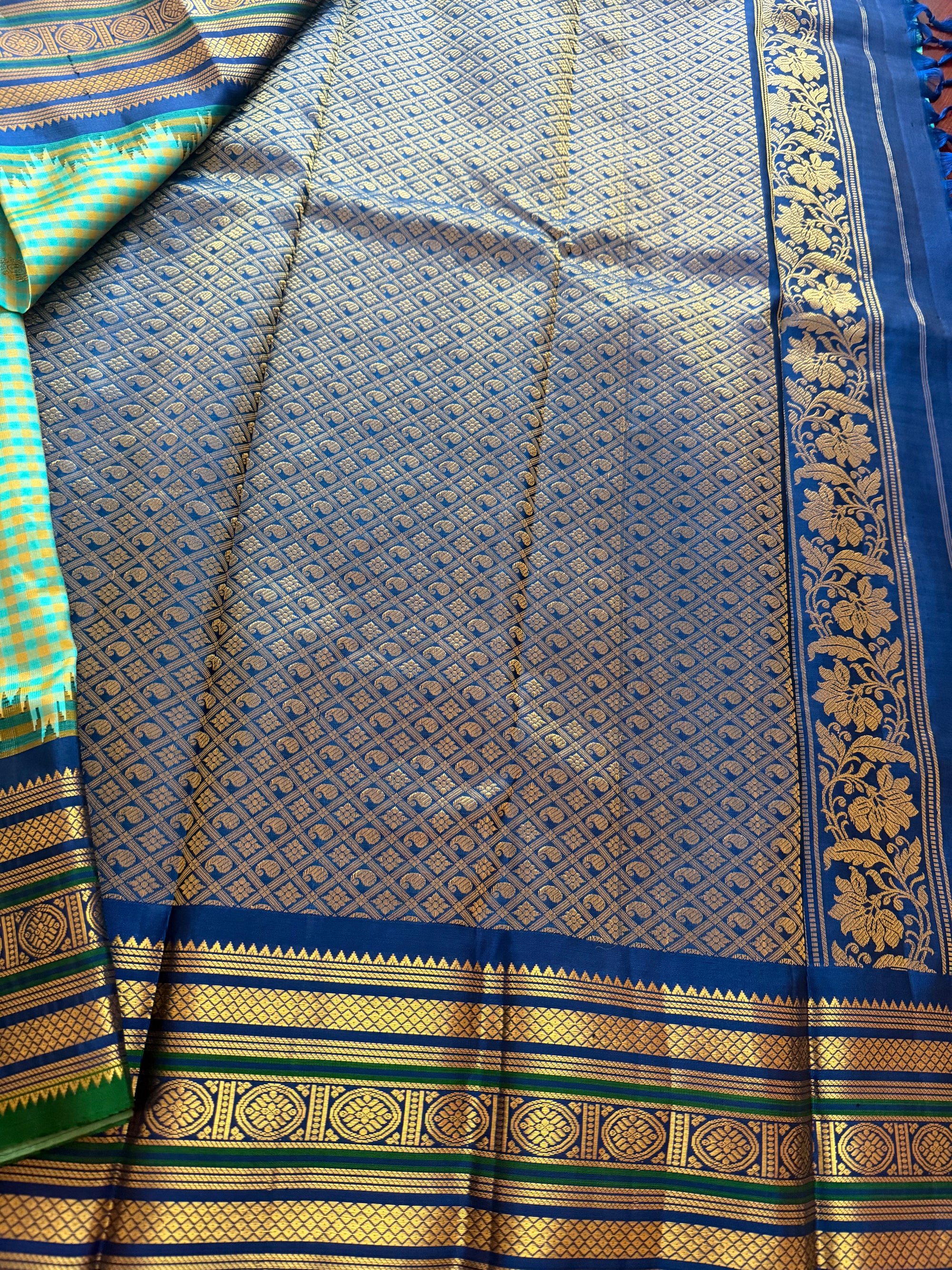 Kuttu Gadwal Silk : Pattani  Kattam with Teal