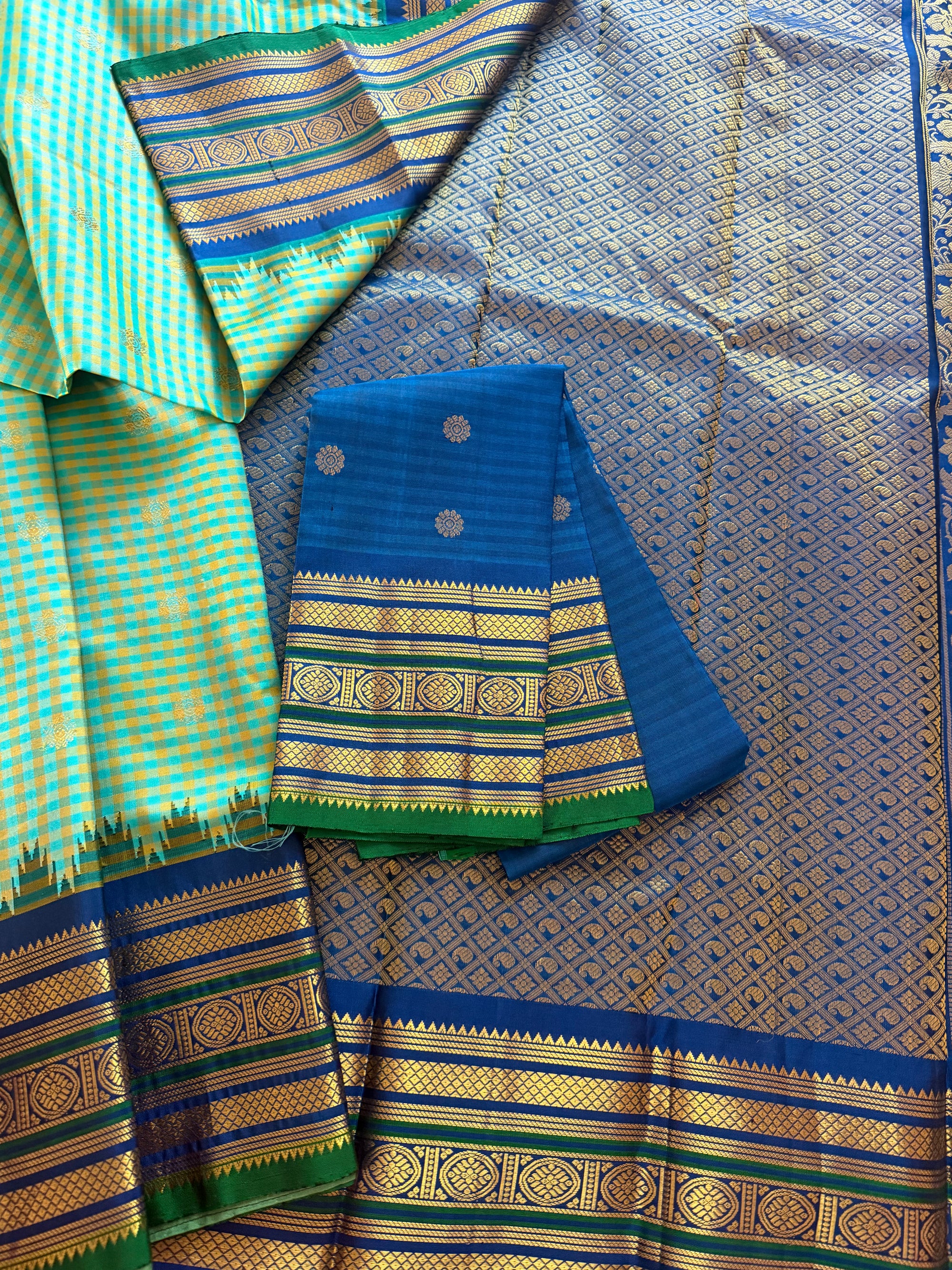 Kuttu Gadwal Silk : Pattani  Kattam with Teal