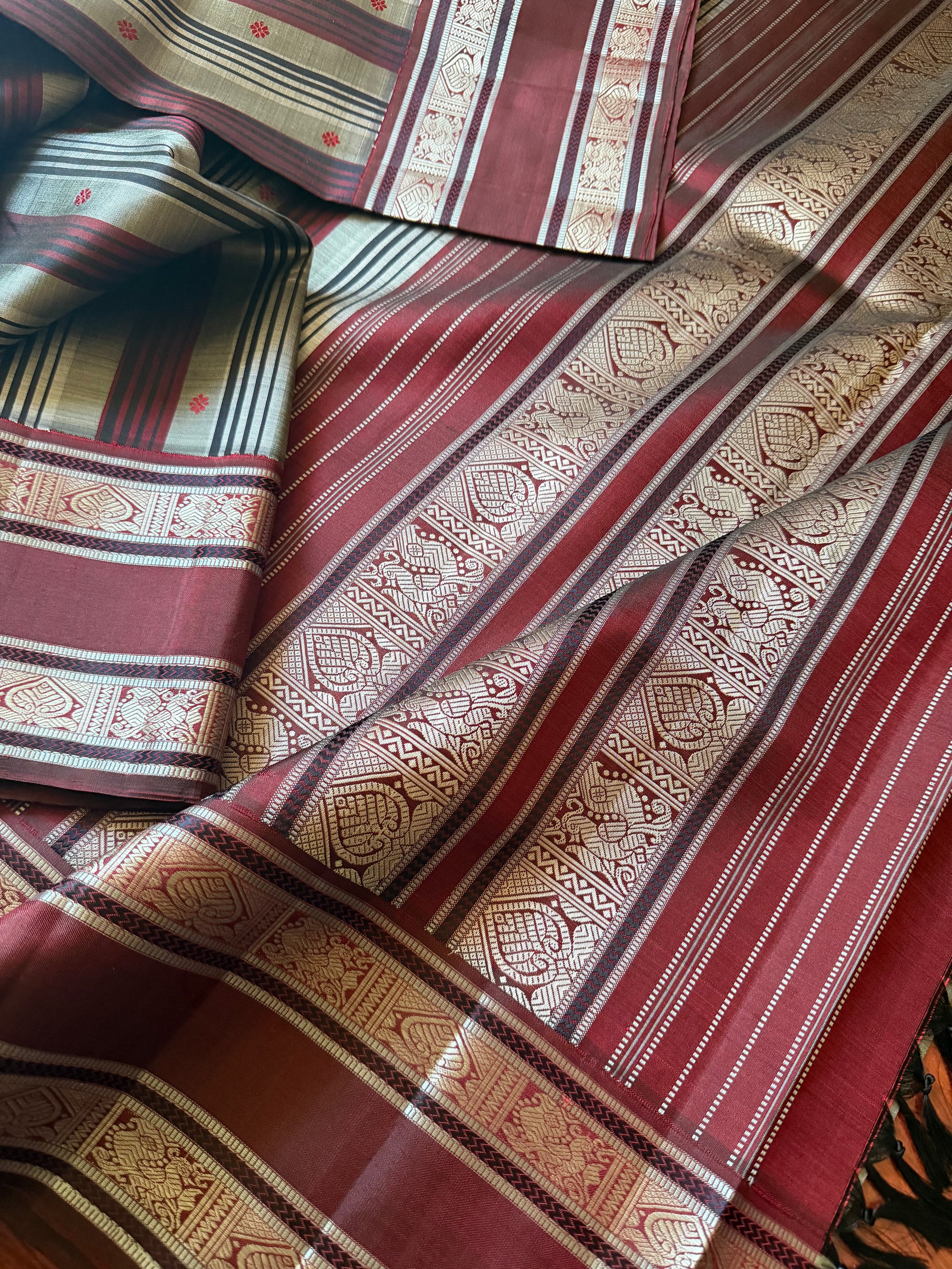 No Zari Kanjivaram Silk: Grey + Maroon