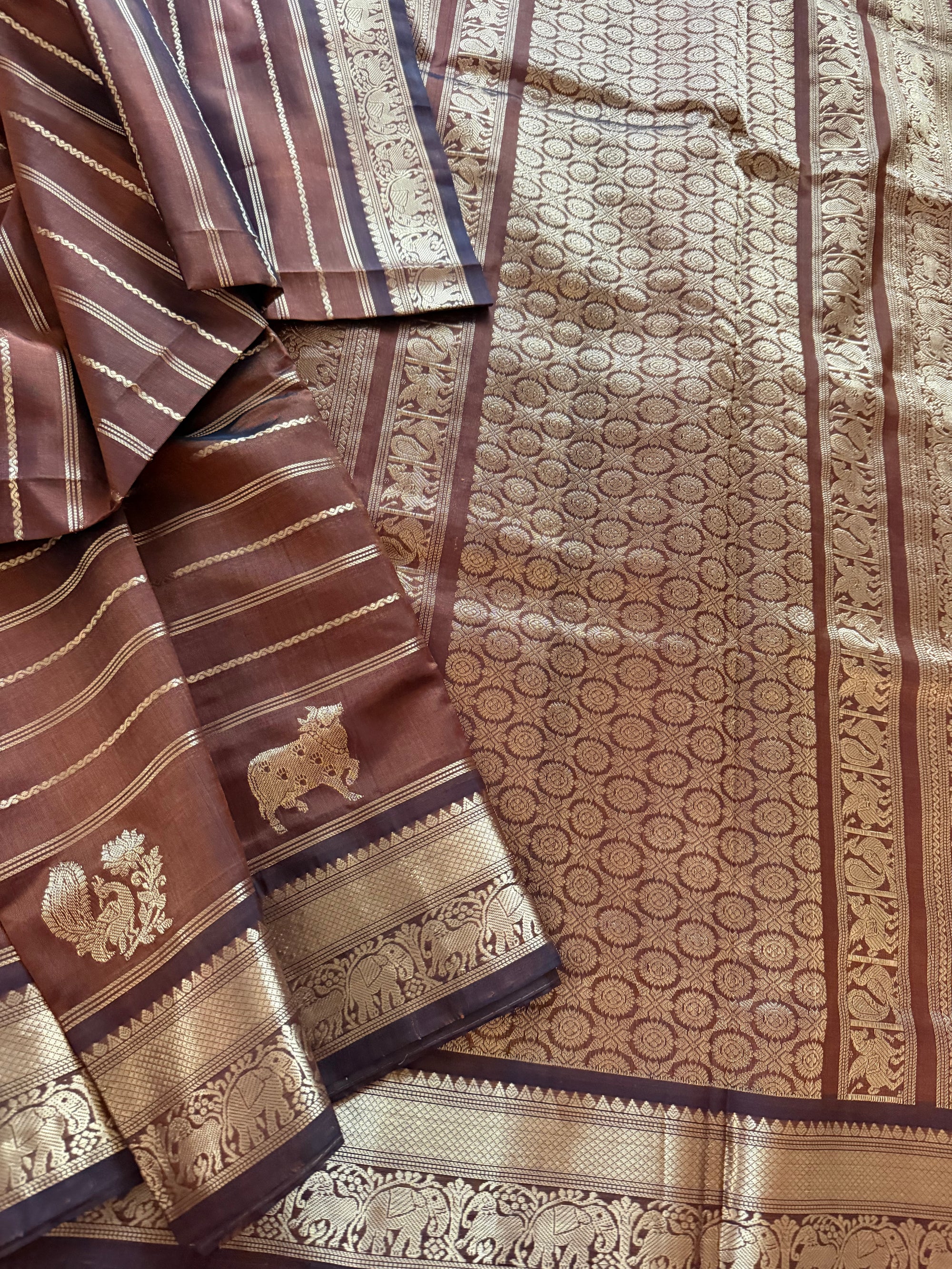Silk Cotton :  Brown veldhari with beetu buttas
