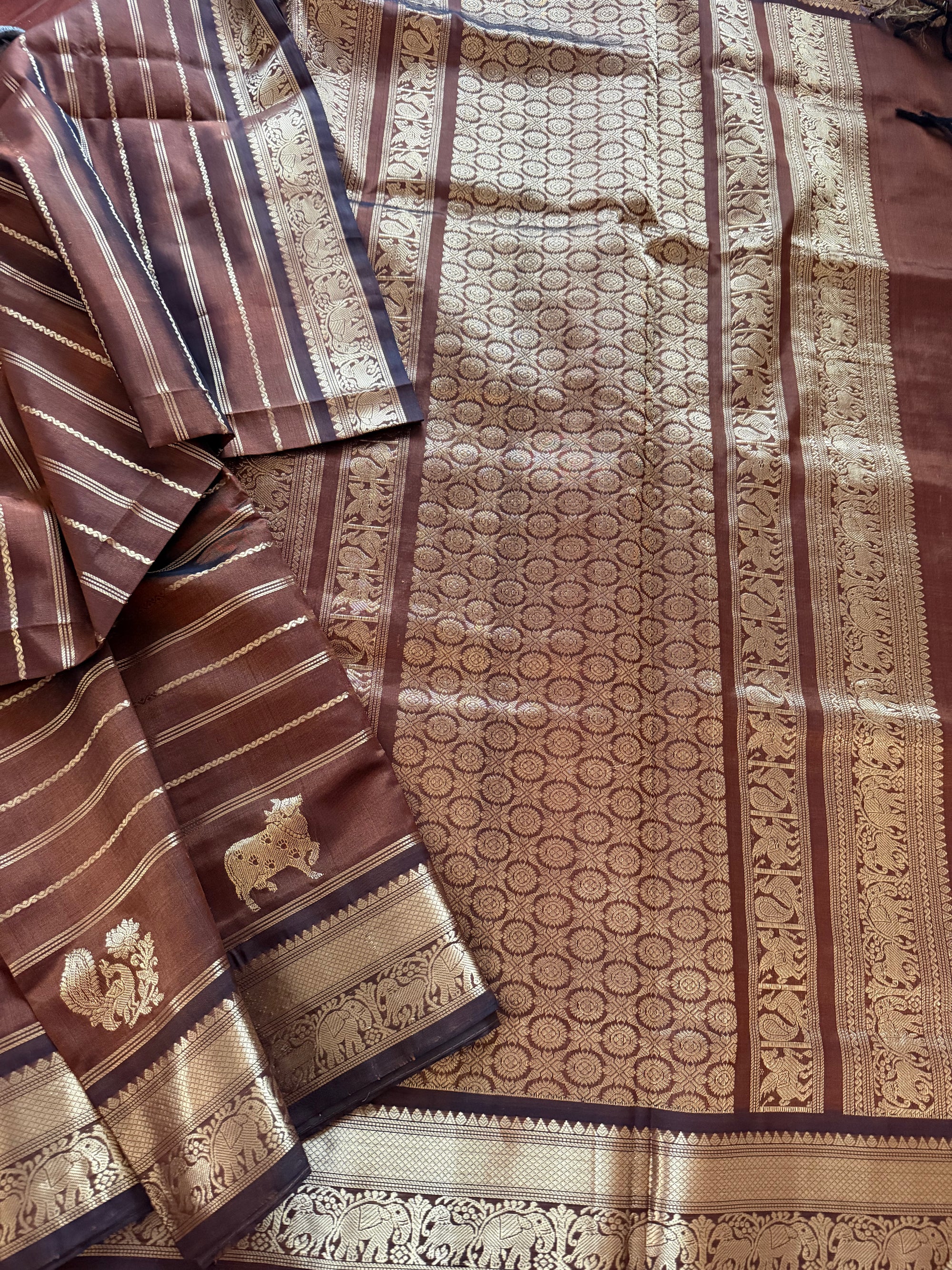 Silk Cotton :  Brown veldhari with beetu buttas