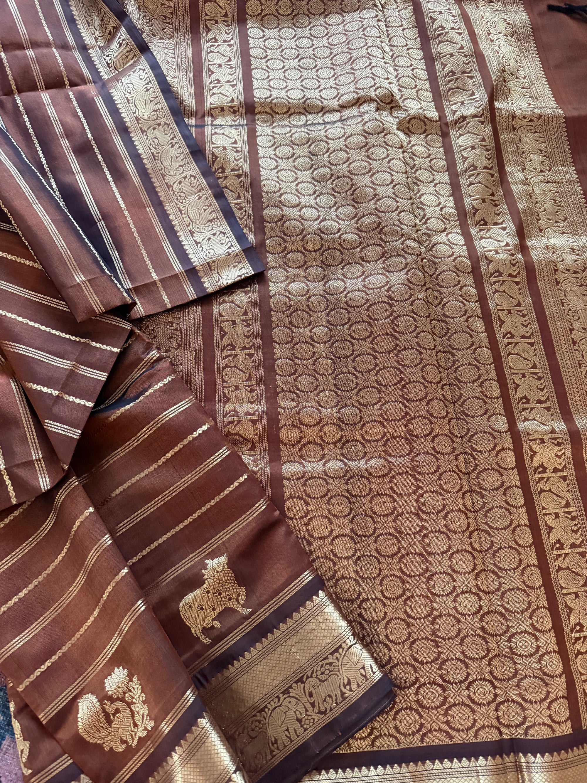 Silk Cotton :  Brown veldhari with beetu buttas