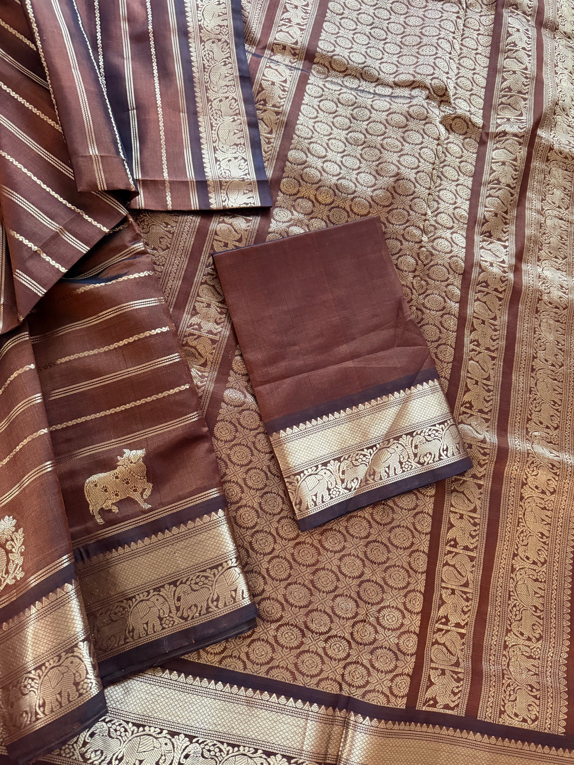 Silk Cotton :  Brown veldhari with beetu buttas