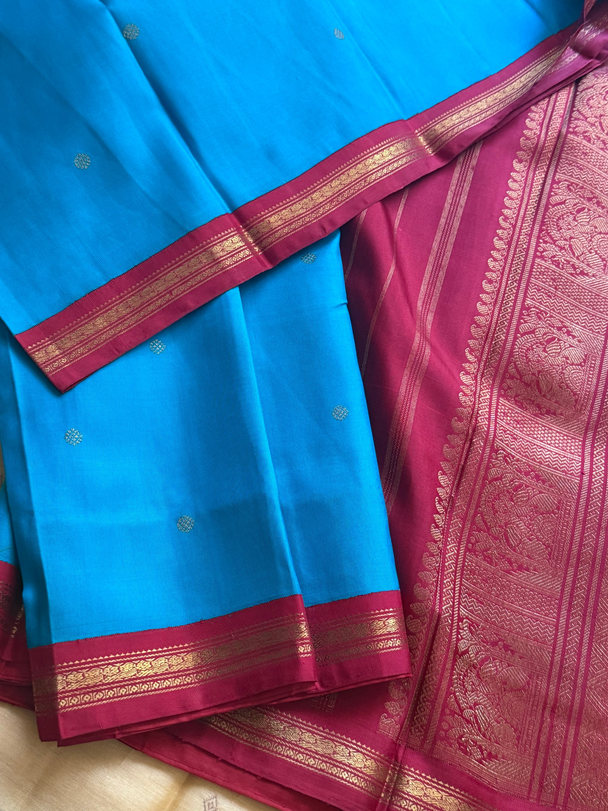 MAATHEY: Small border korvai Kanivaram (Ananda Blue &amp; Red)