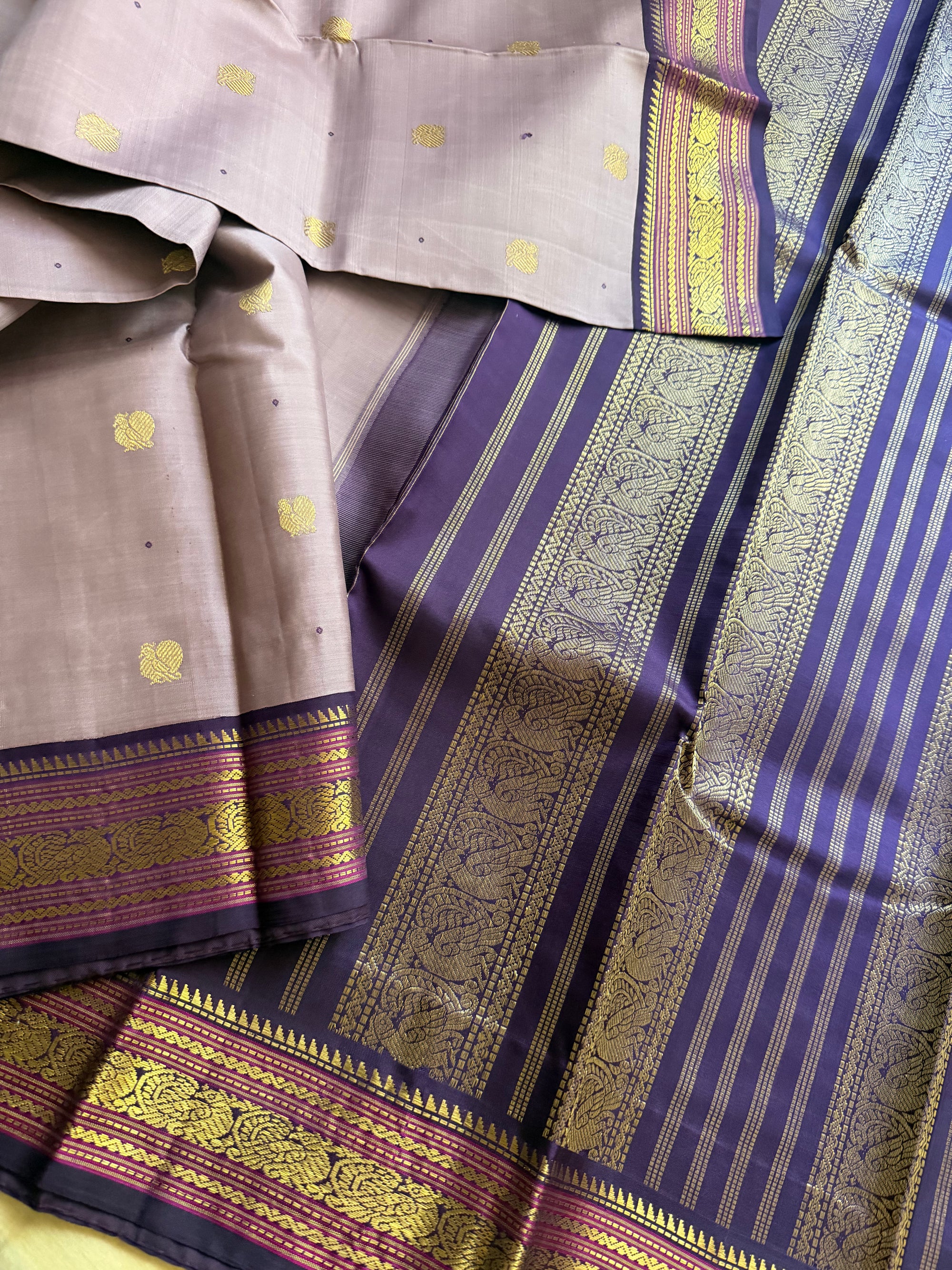 MYTHILI:  Korvai Kanjivaram Silk (Oil Lavender + Aubergine)