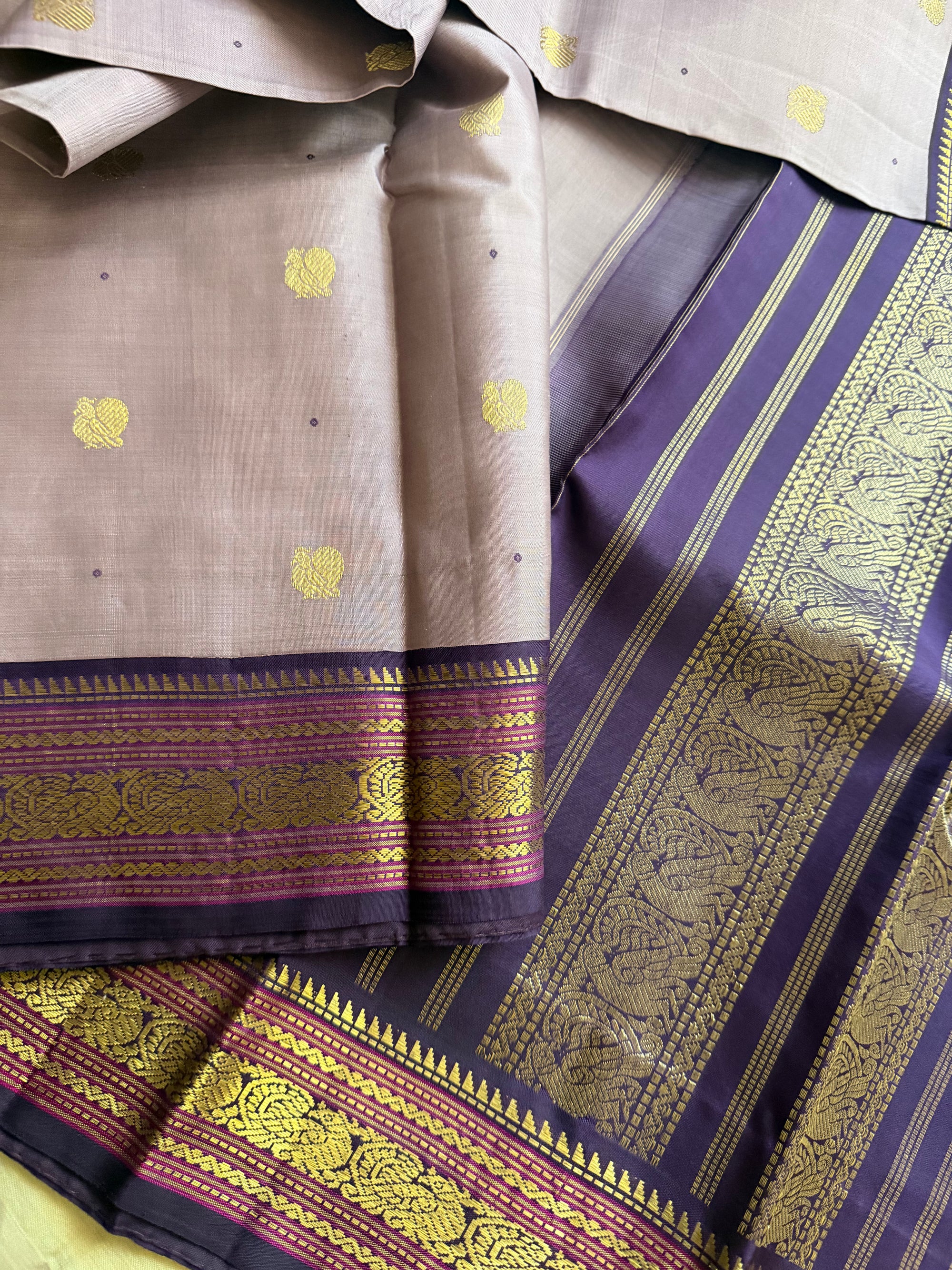 MYTHILI:  Korvai Kanjivaram Silk (Oil Lavender + Aubergine)