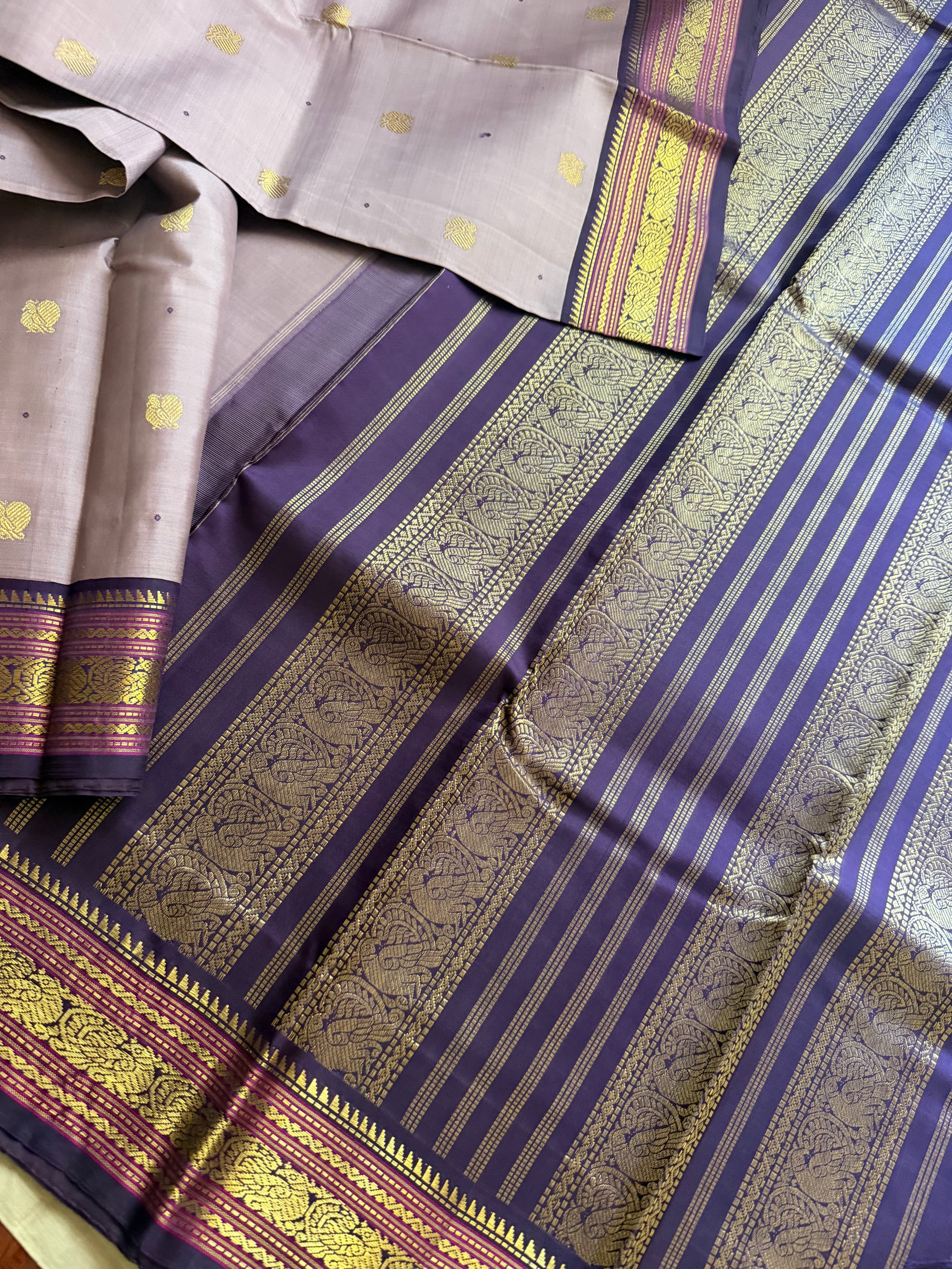 MYTHILI:  Korvai Kanjivaram Silk (Oil Lavender + Aubergine)