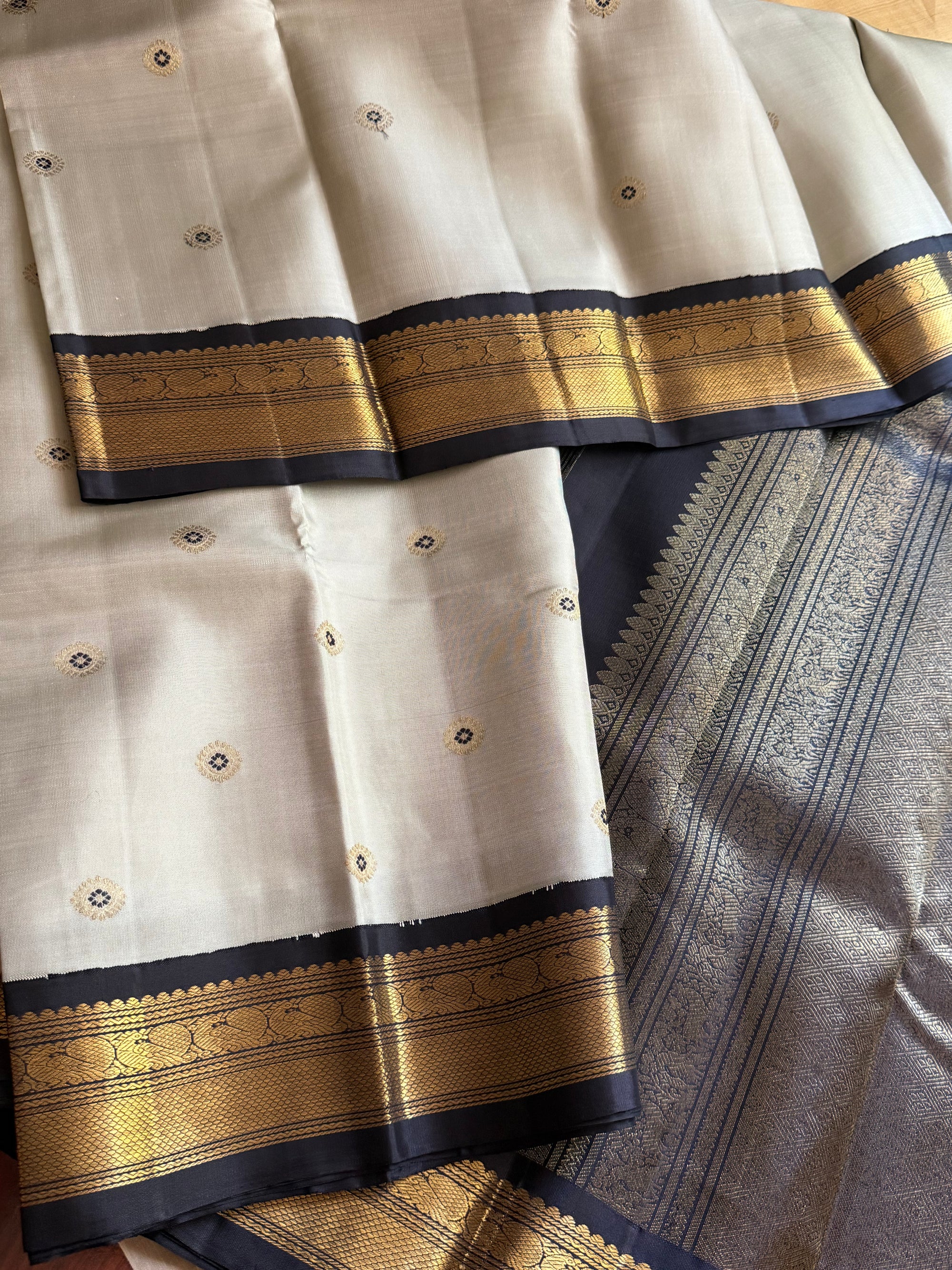 MYTHILI:  Korvai Kanjivaram Silk (Coffee bean green + Black)