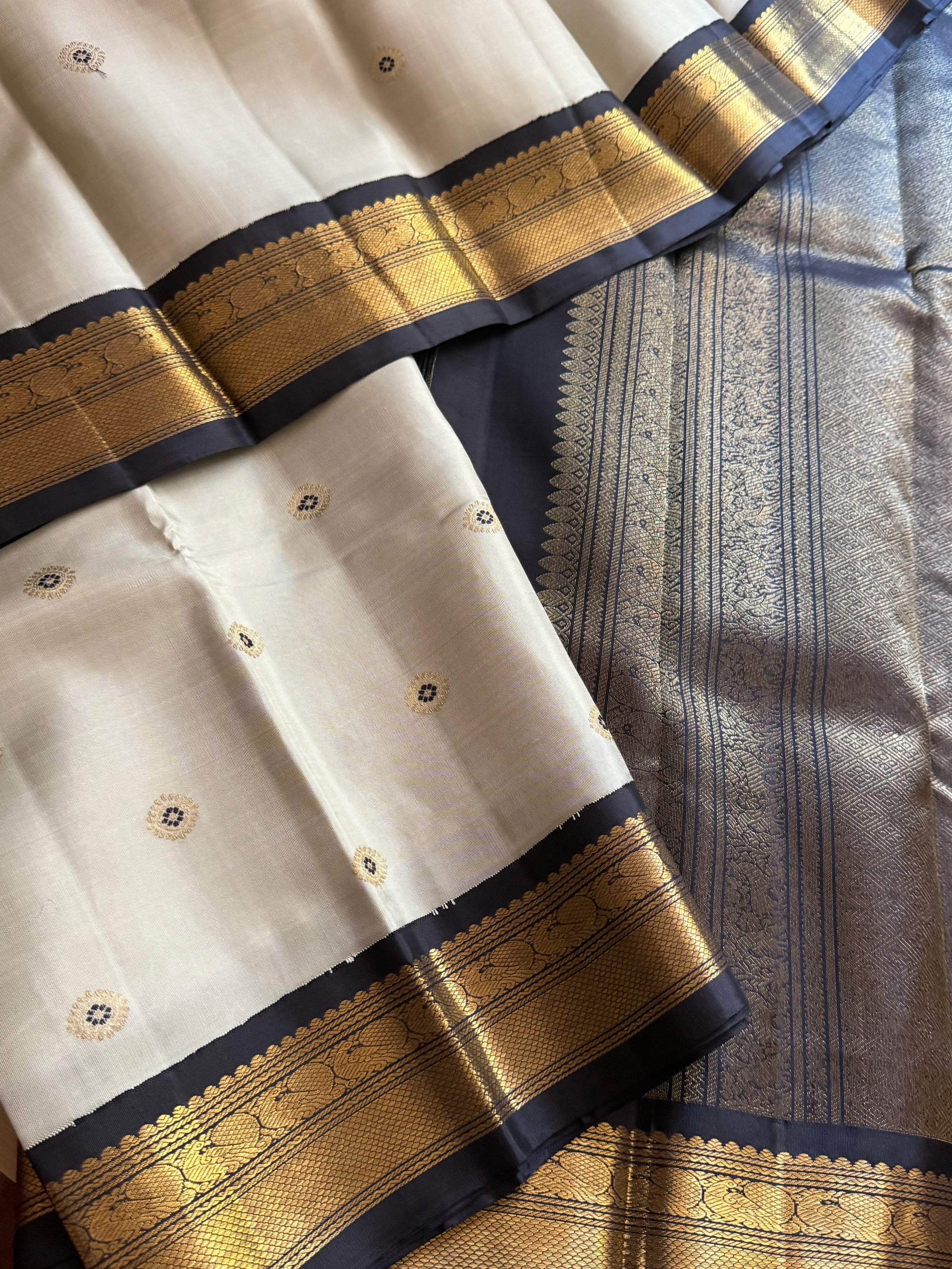 MYTHILI:  Korvai Kanjivaram Silk (Coffee bean green + Black)