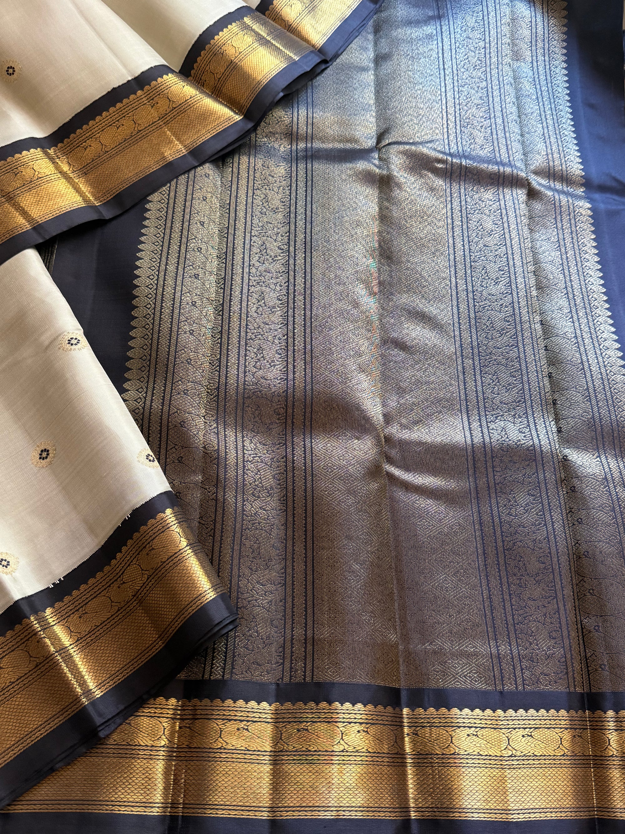 MYTHILI:  Korvai Kanjivaram Silk (Coffee bean green + Black)