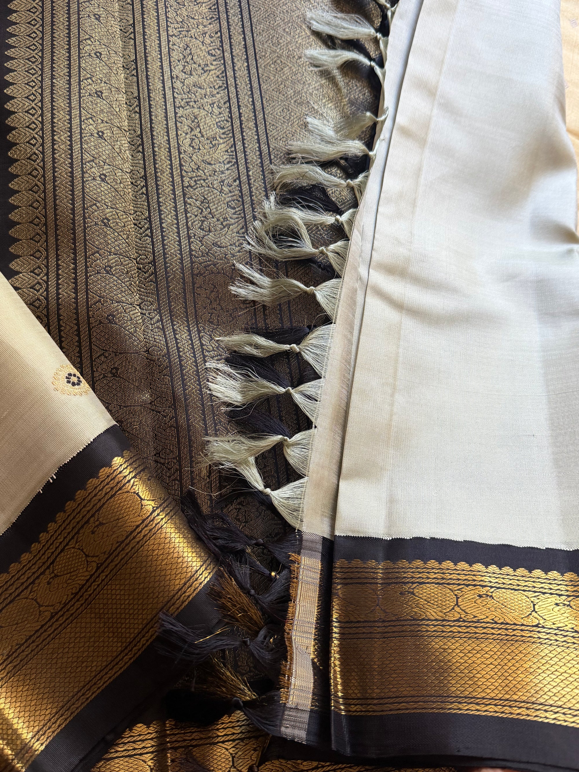 MYTHILI:  Korvai Kanjivaram Silk (Coffee bean green + Black)
