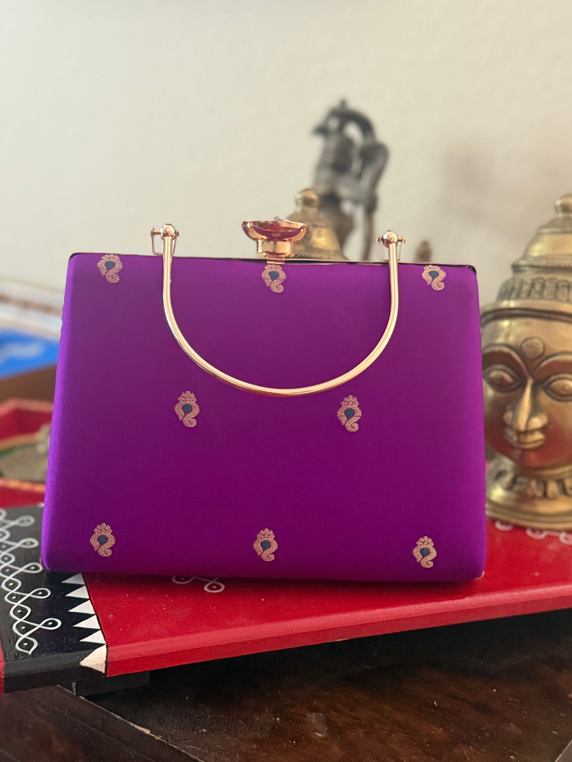 CLUTCH : Kanjivaram Silk (Vadamalli)