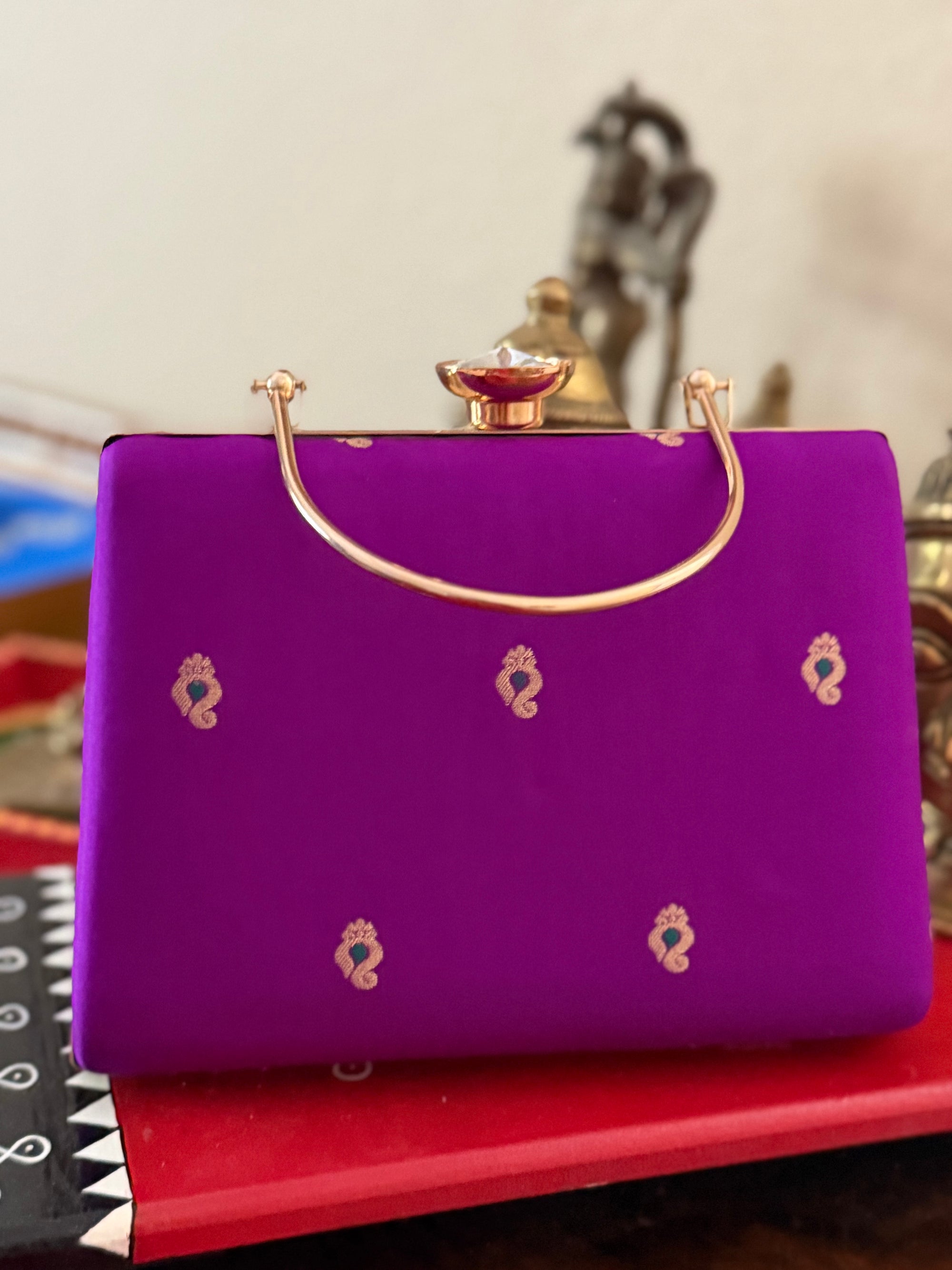 CLUTCH : Kanjivaram Silk (Vadamalli)
