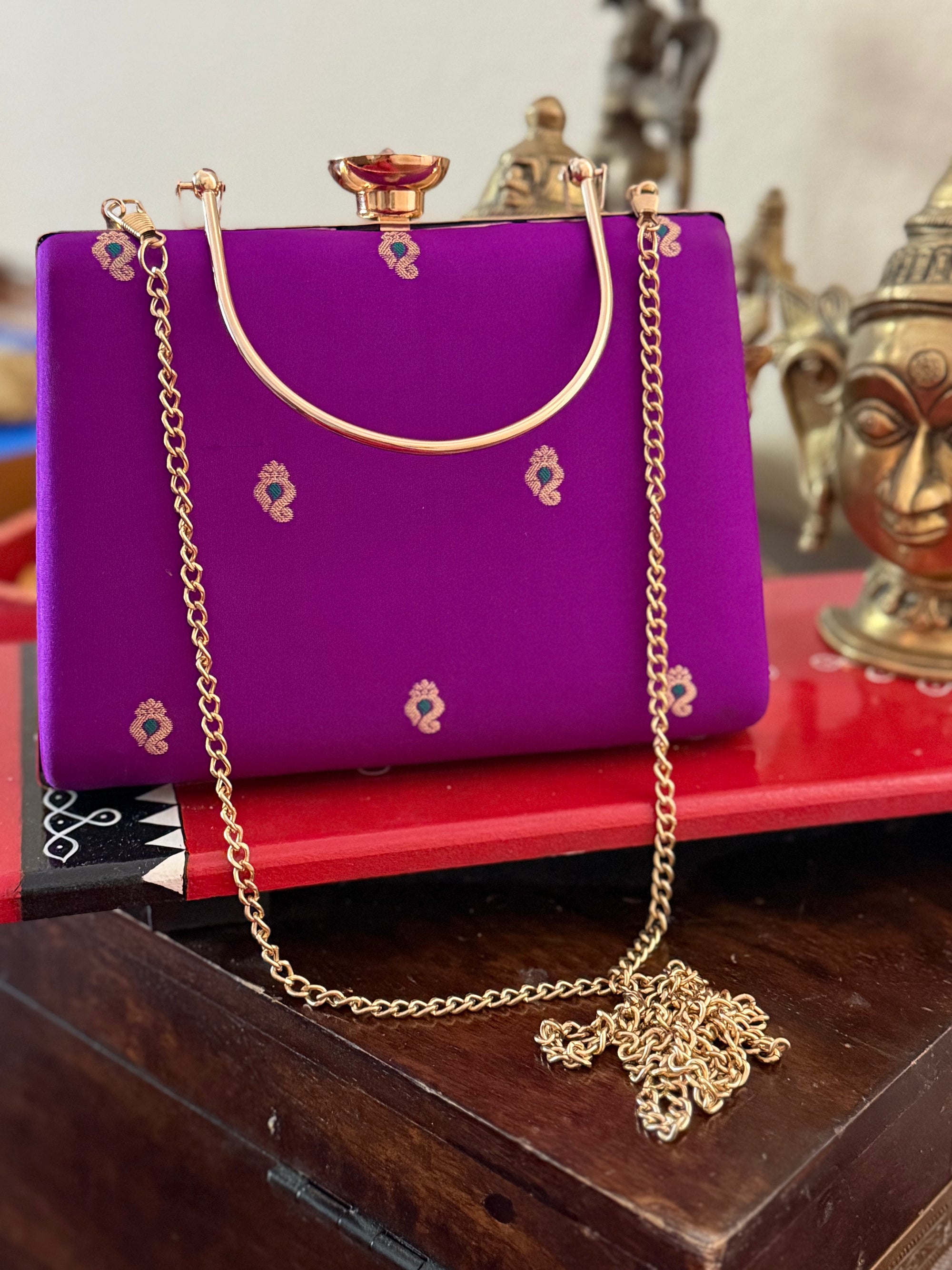 CLUTCH : Kanjivaram Silk (Vadamalli)