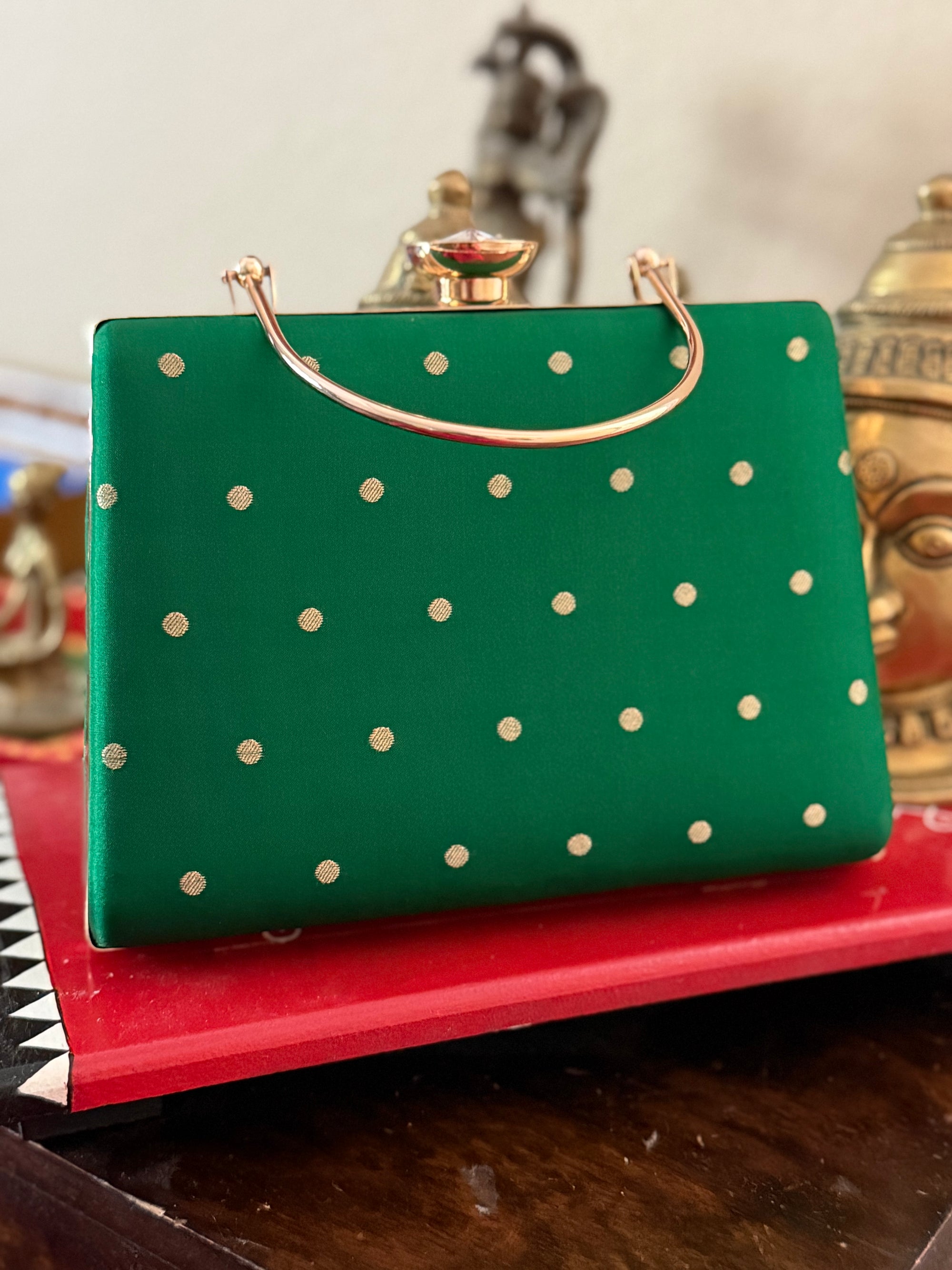 CLUTCH : Kanjivaram Silk (Green)