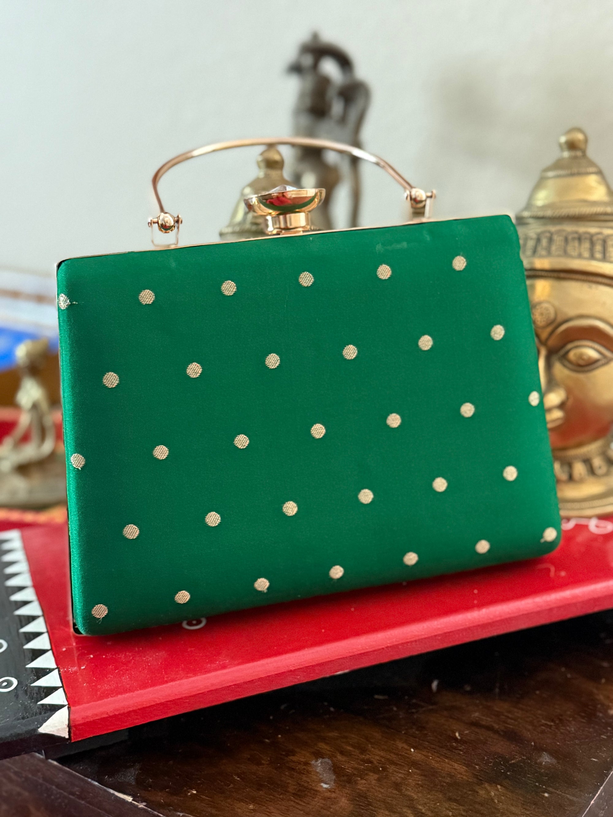 CLUTCH : Kanjivaram Silk (Green)