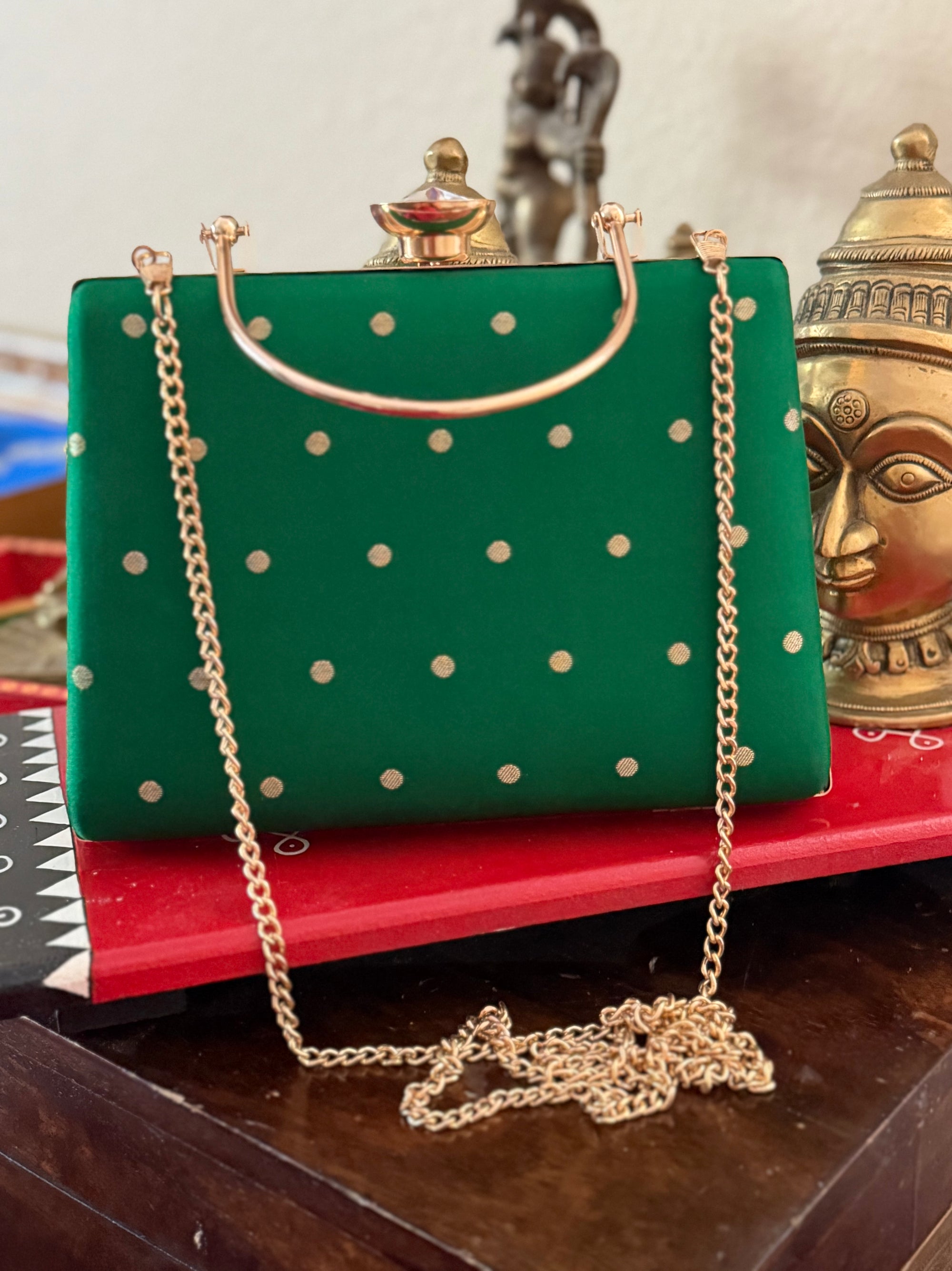 CLUTCH : Kanjivaram Silk (Green)