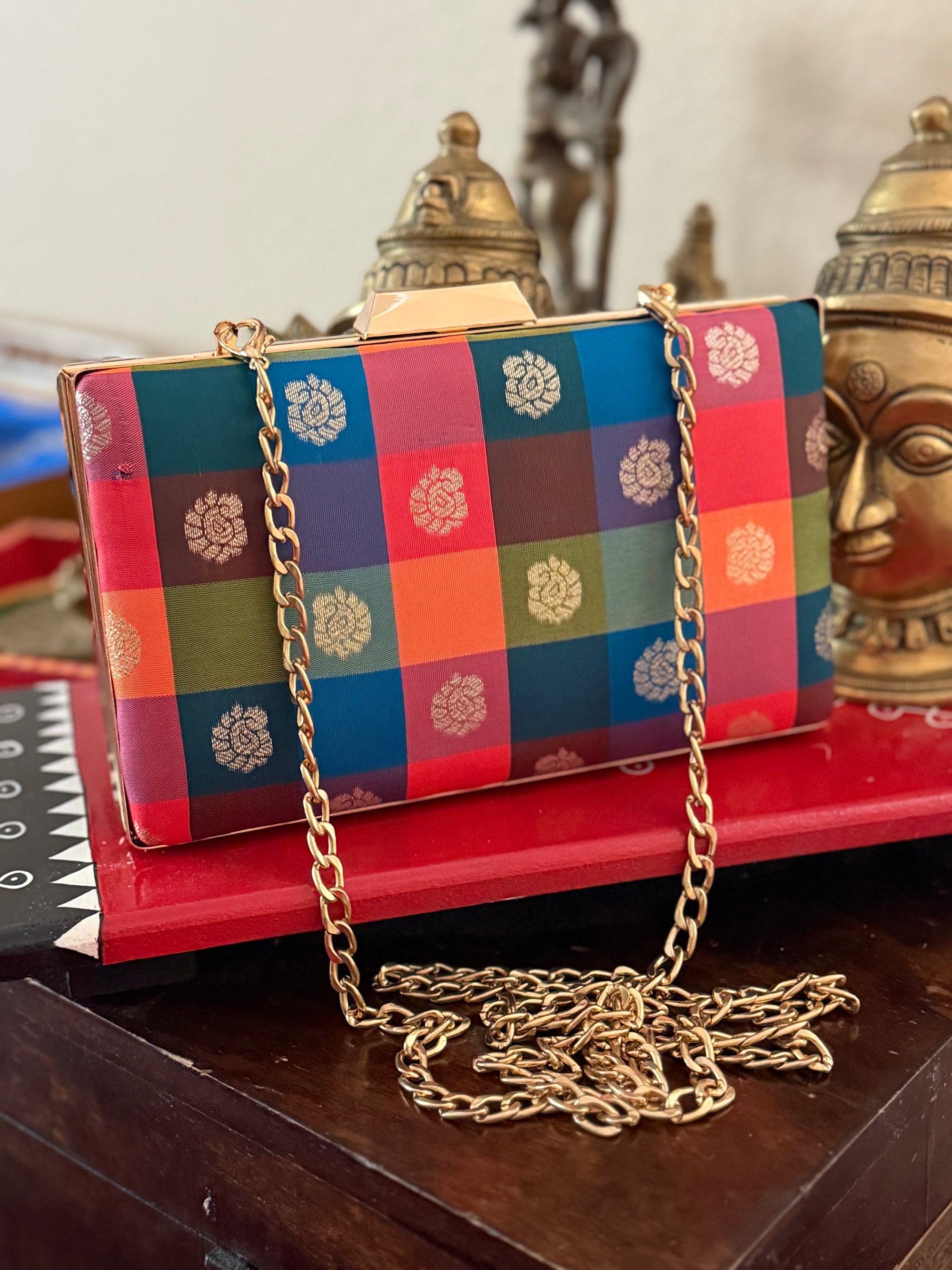 CLUTCH : Kanjivaram Silk (Paalum Pazhamum checks)