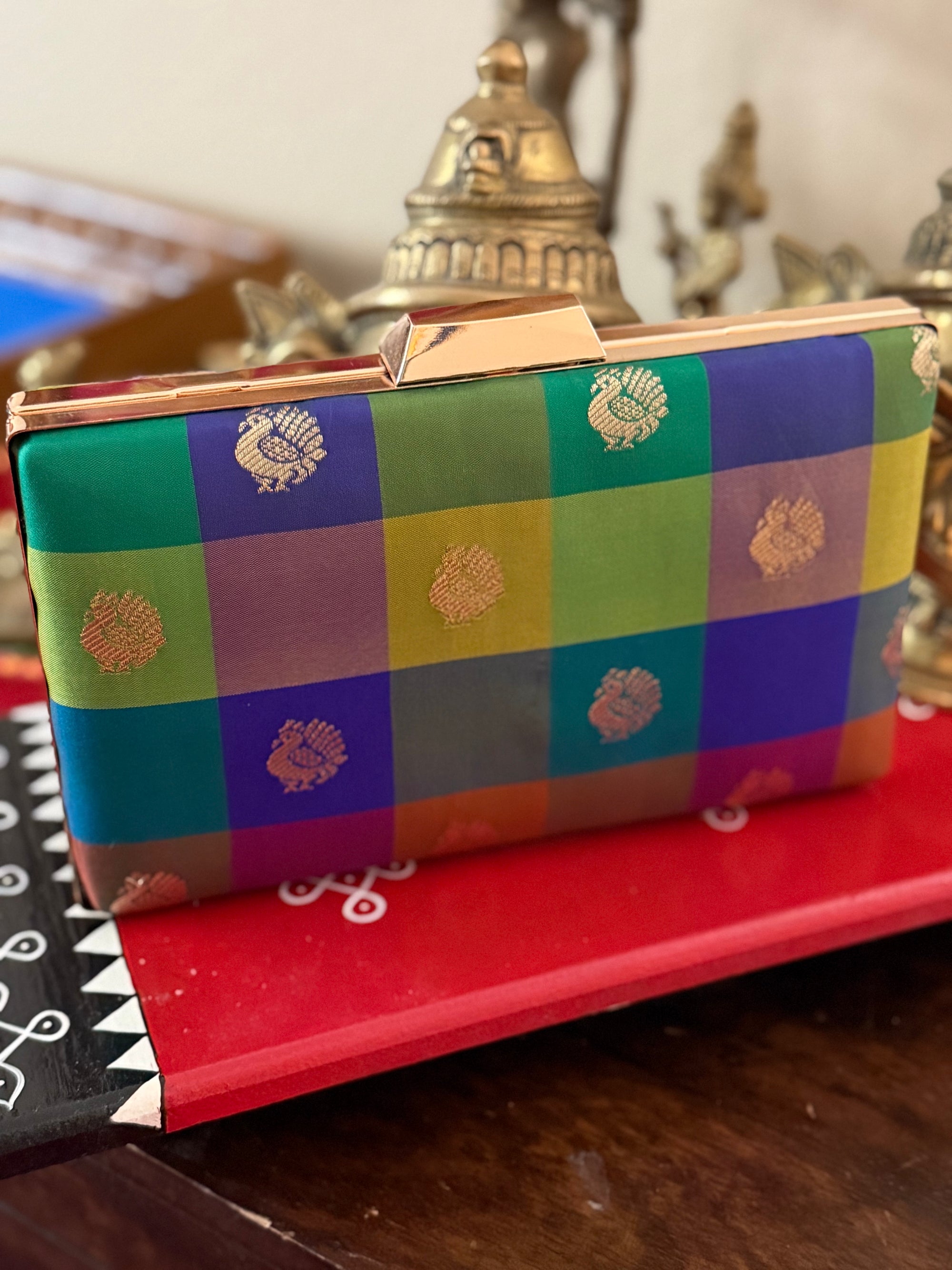 CLUTCH : Kanjivaram Silk (Paalum Pazhamum Kattam)