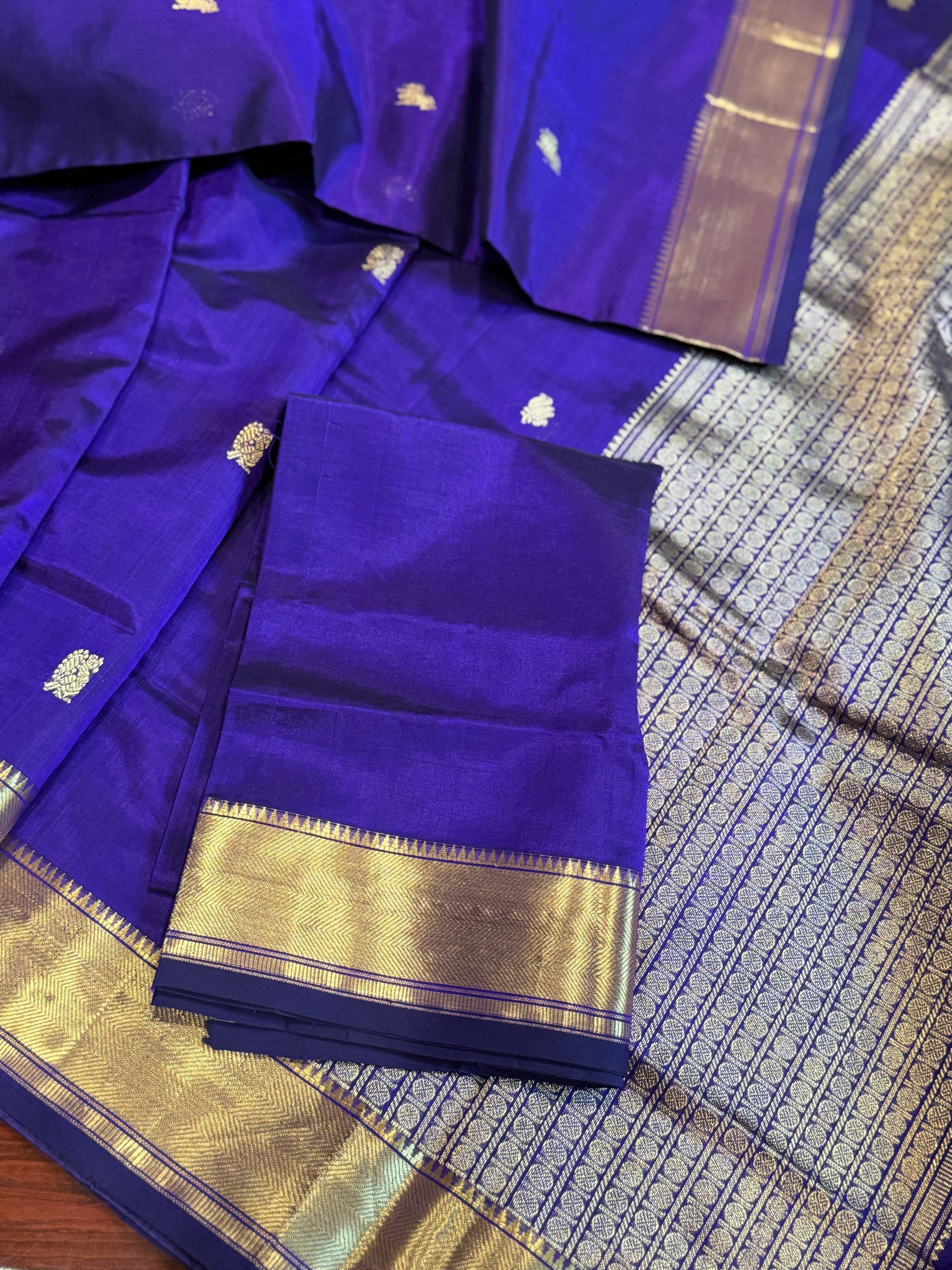 Silk Cotton :4 buttas
