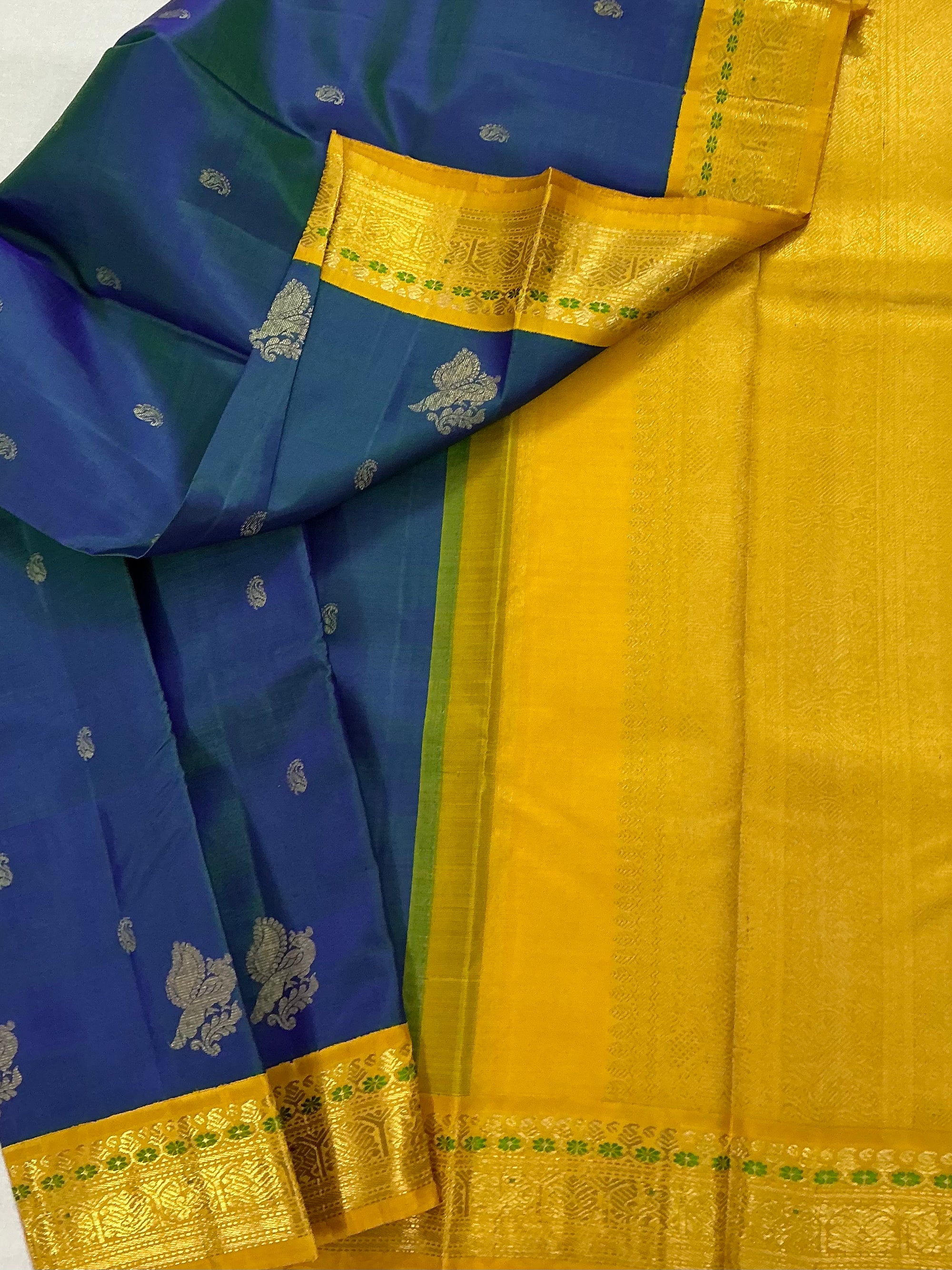 MYTHILI:   Korvai Kanjivaram Silk (Peacock blue with Beetu Buttas)