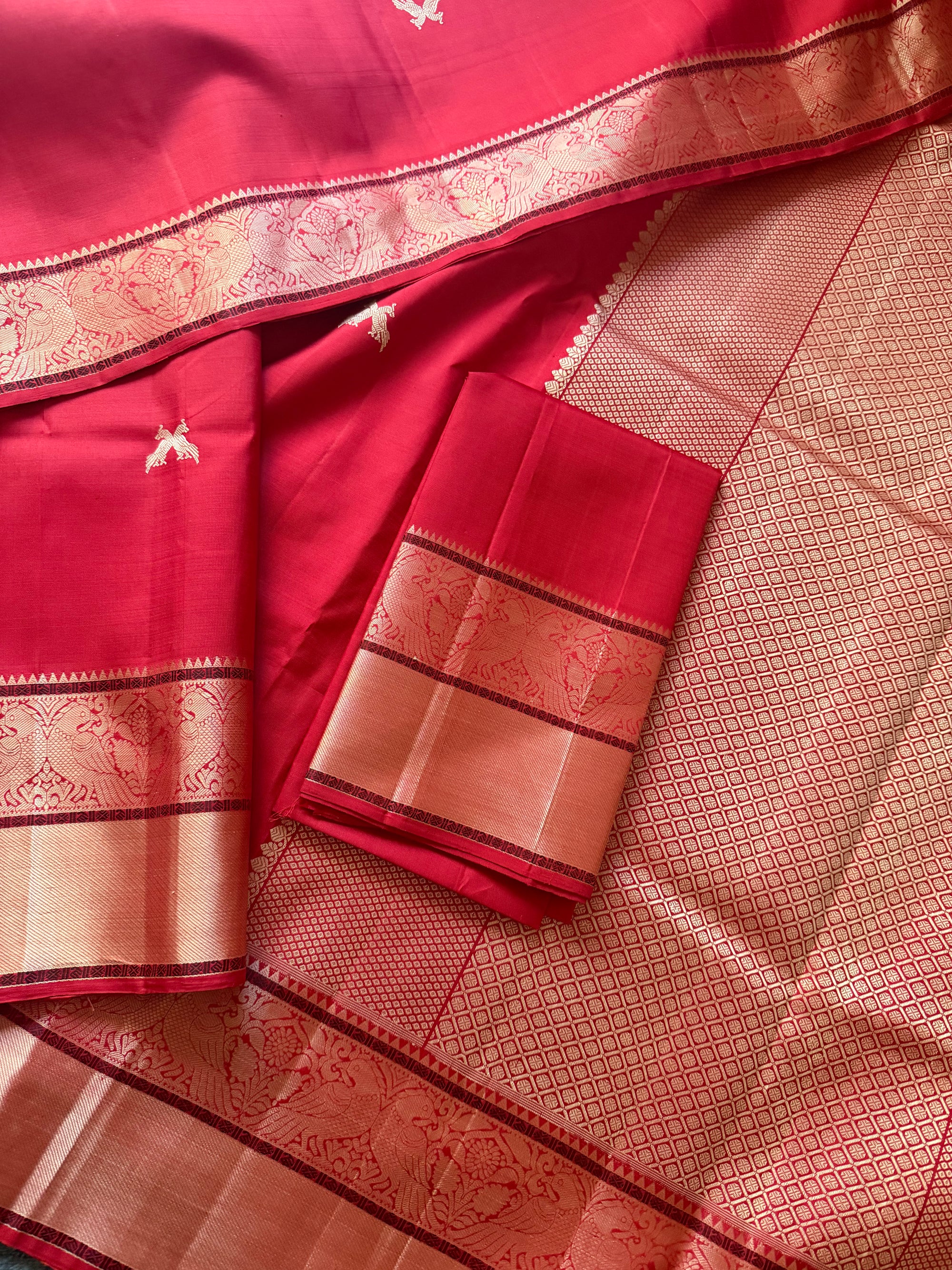 No Zari  Kanjivaram Silk : Jodi Kili (Red)