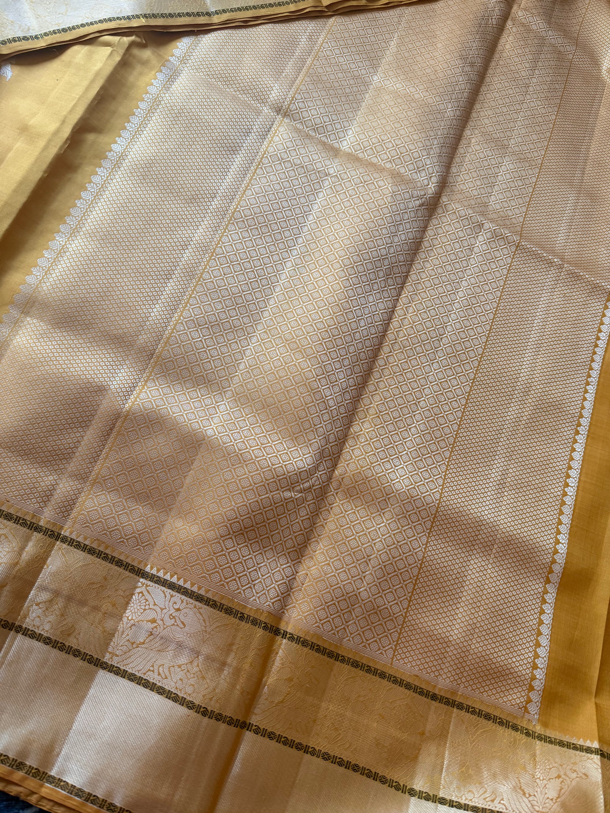 No Zari  Kanjivaram Silk : Jodi Kili (Yellow)