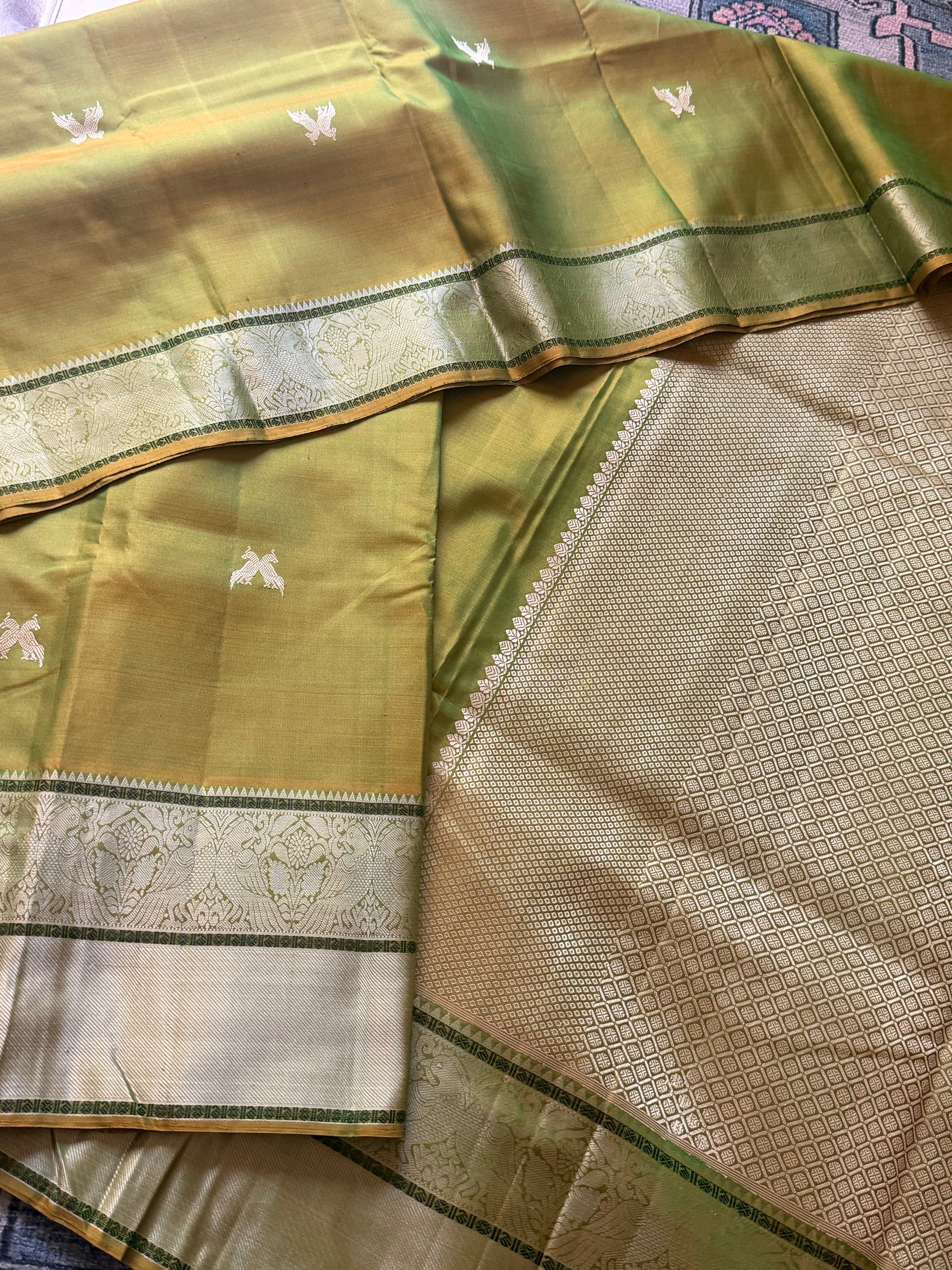 No Zari  Kanjivaram Silk : Jodi Kili (Olive Green)