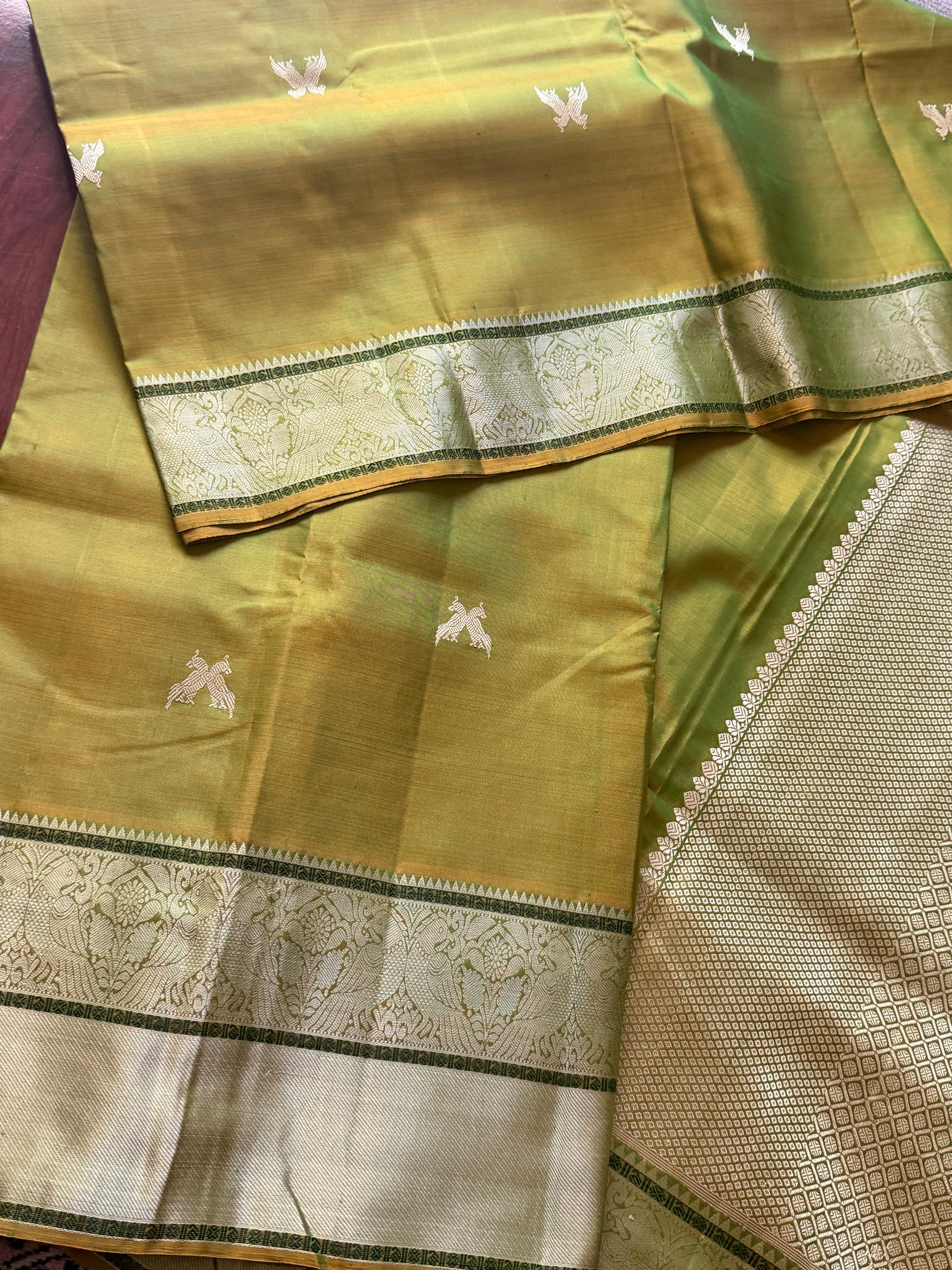No Zari  Kanjivaram Silk : Jodi Kili (Olive Green)
