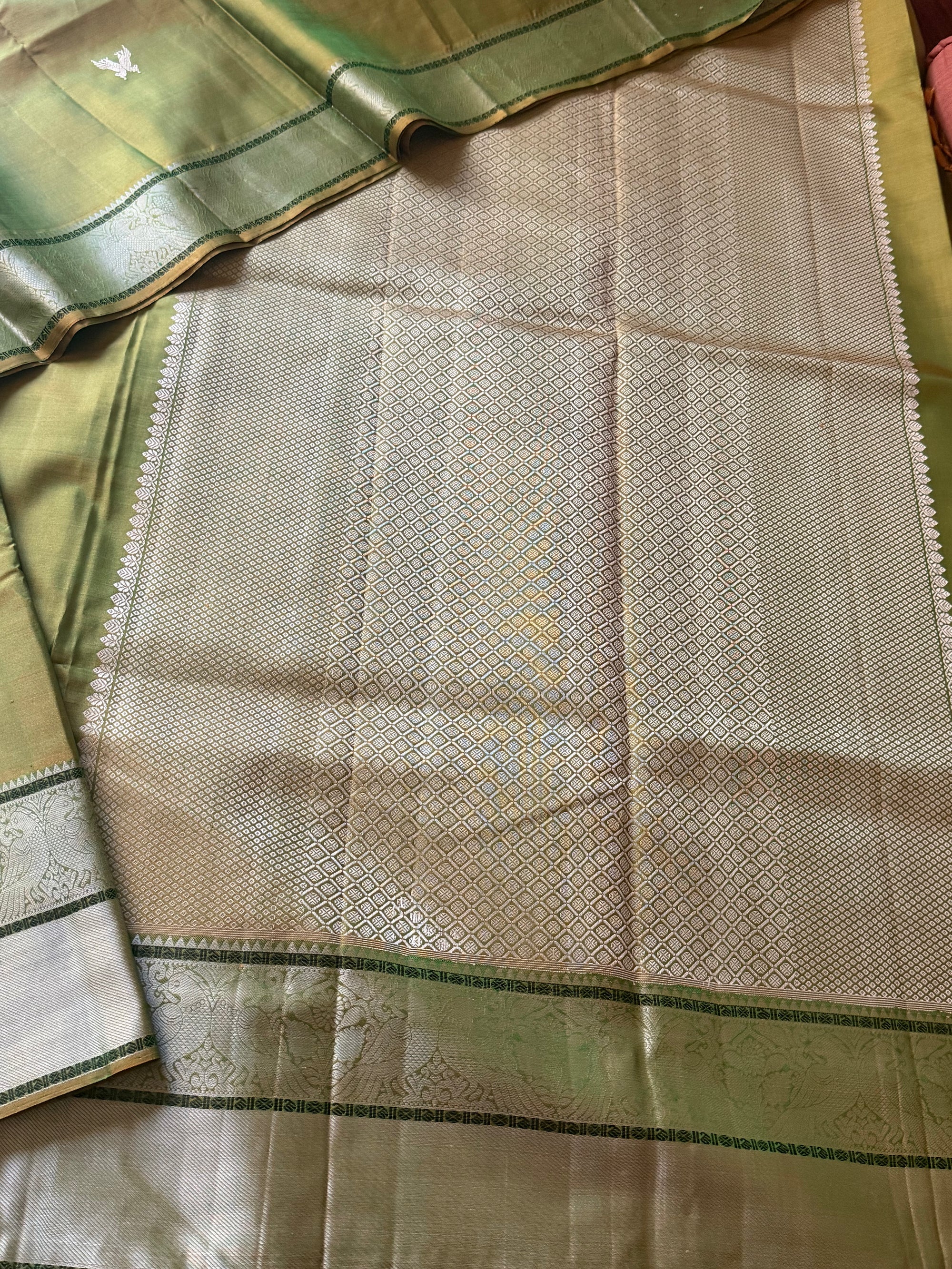 No Zari  Kanjivaram Silk : Jodi Kili (Olive Green)