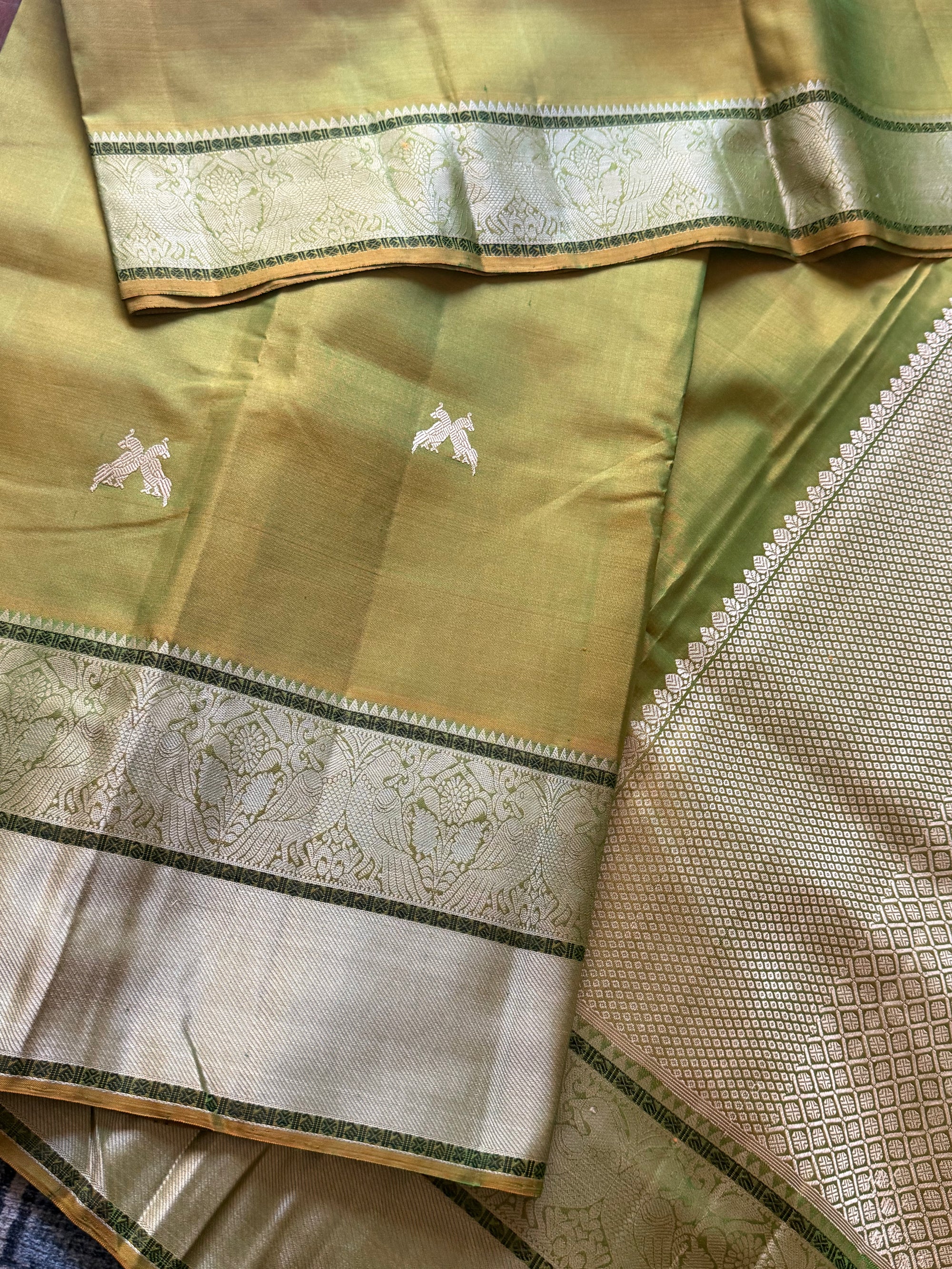 No Zari  Kanjivaram Silk : Jodi Kili (Olive Green)