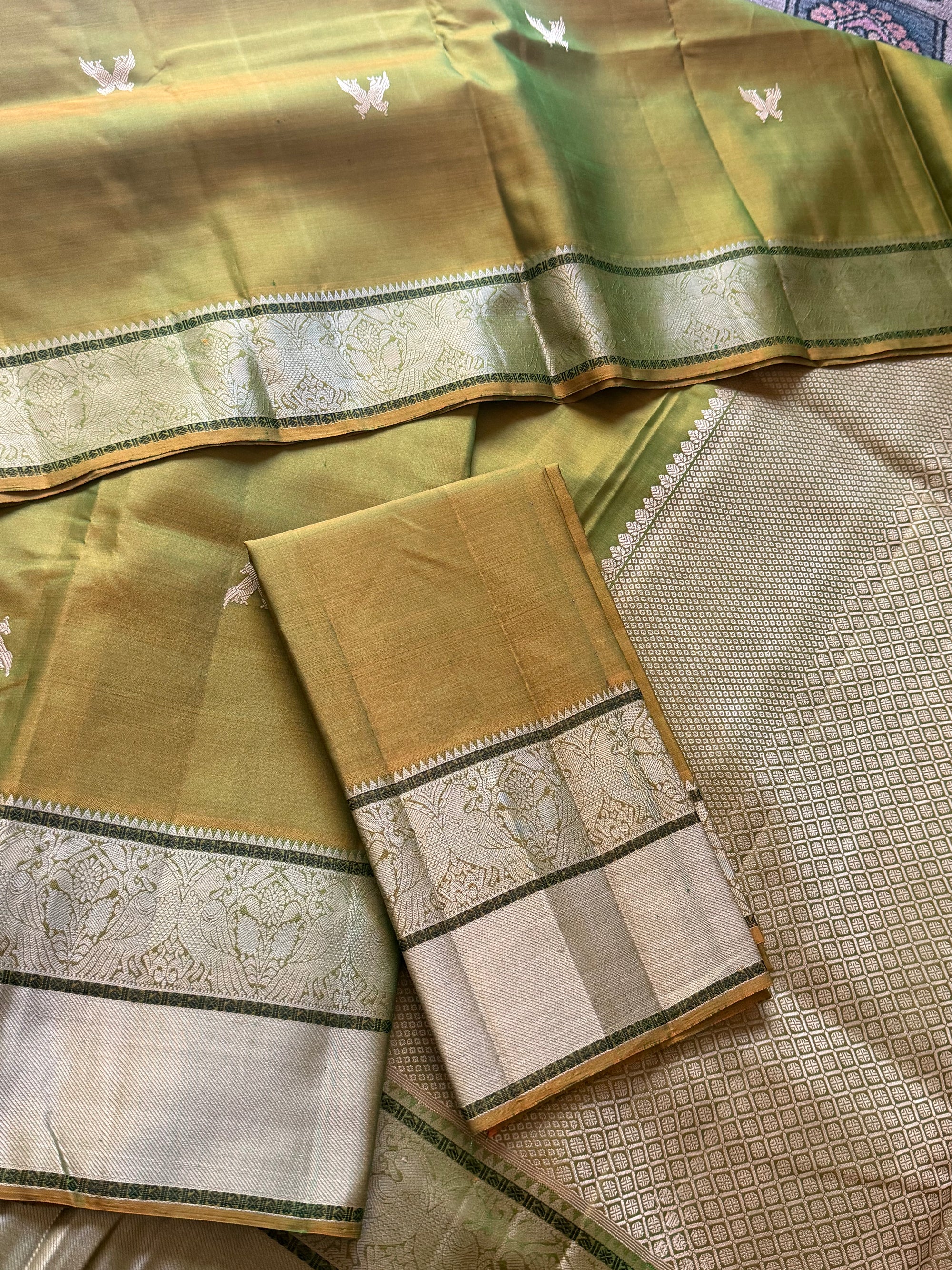 No Zari  Kanjivaram Silk : Jodi Kili (Olive Green)