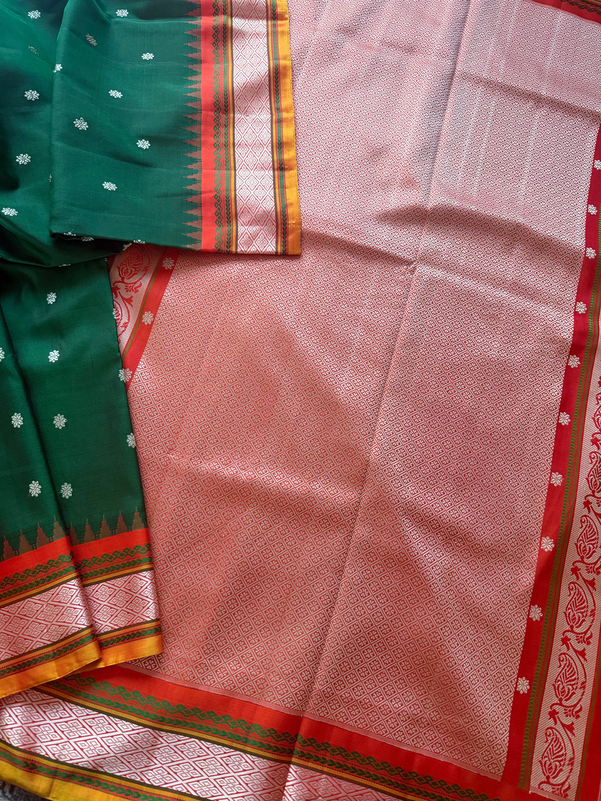 Kuttu Gadwal Silk : No Zari (Green &amp; Sunset Orange)