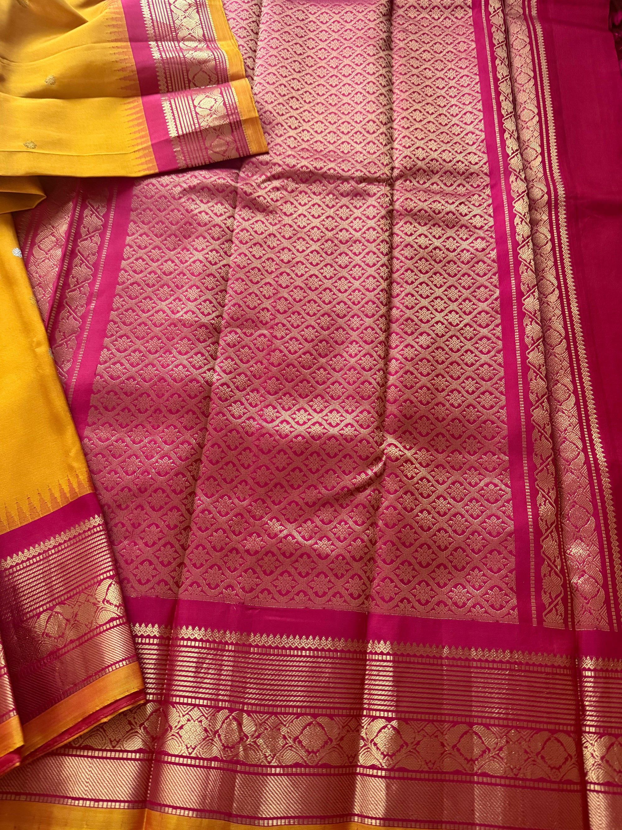 Kuttu Gadwal Silk : Pumpkin Yellow &amp; Ruby Pink