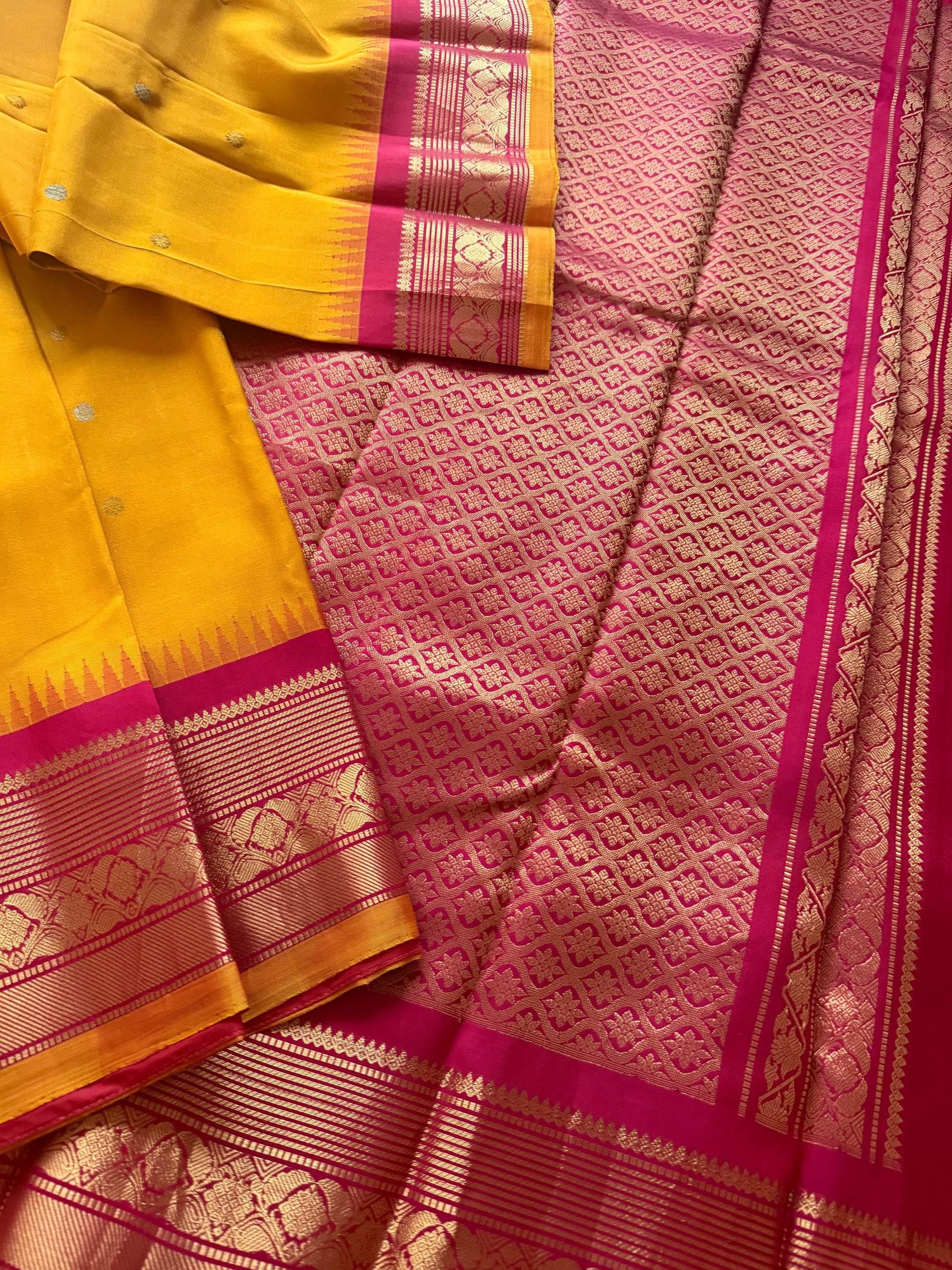 Kuttu Gadwal Silk : Pumpkin Yellow &amp; Ruby Pink