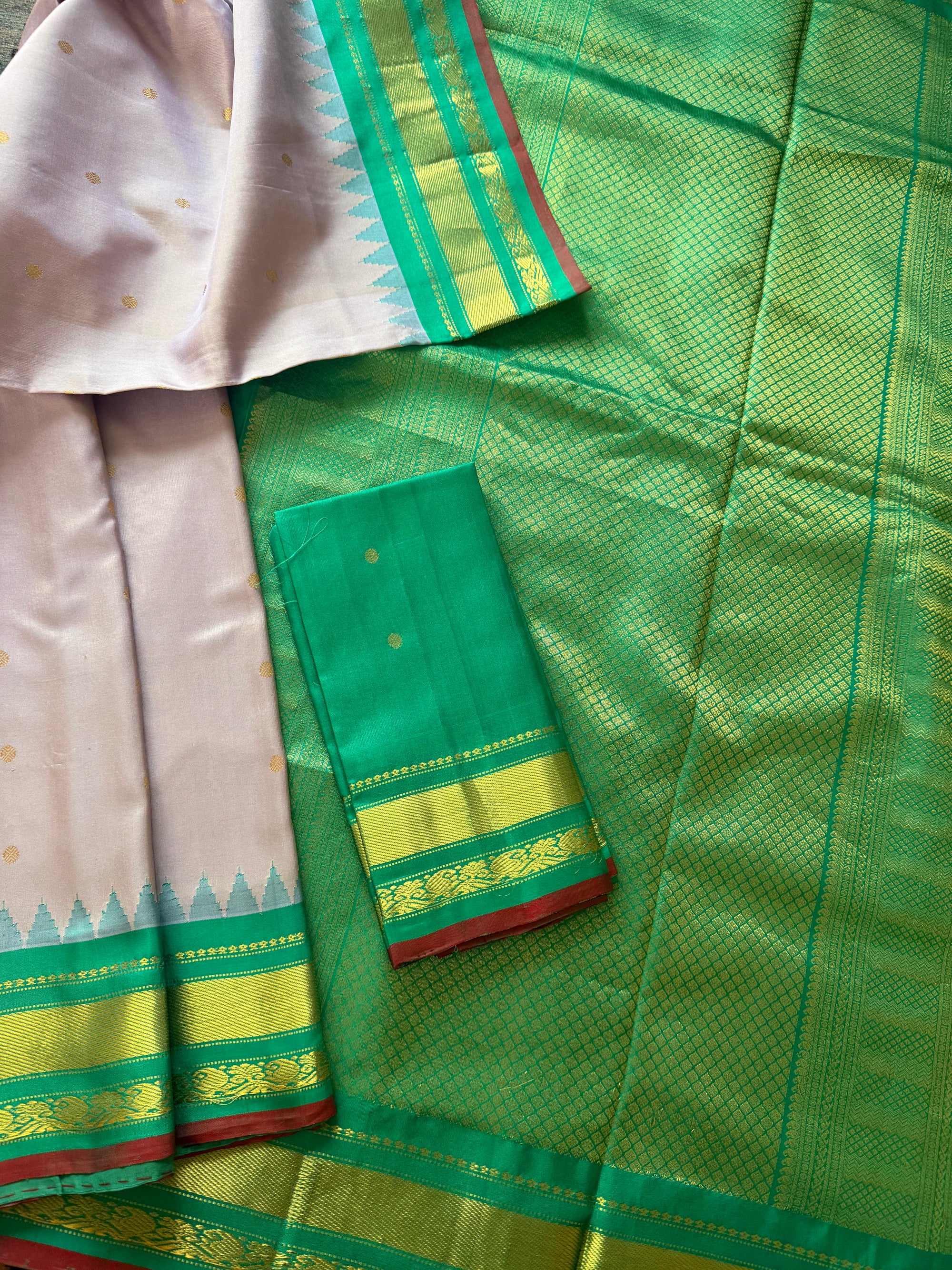 Kuttu Gadwal Silk : Lavender + Rama green