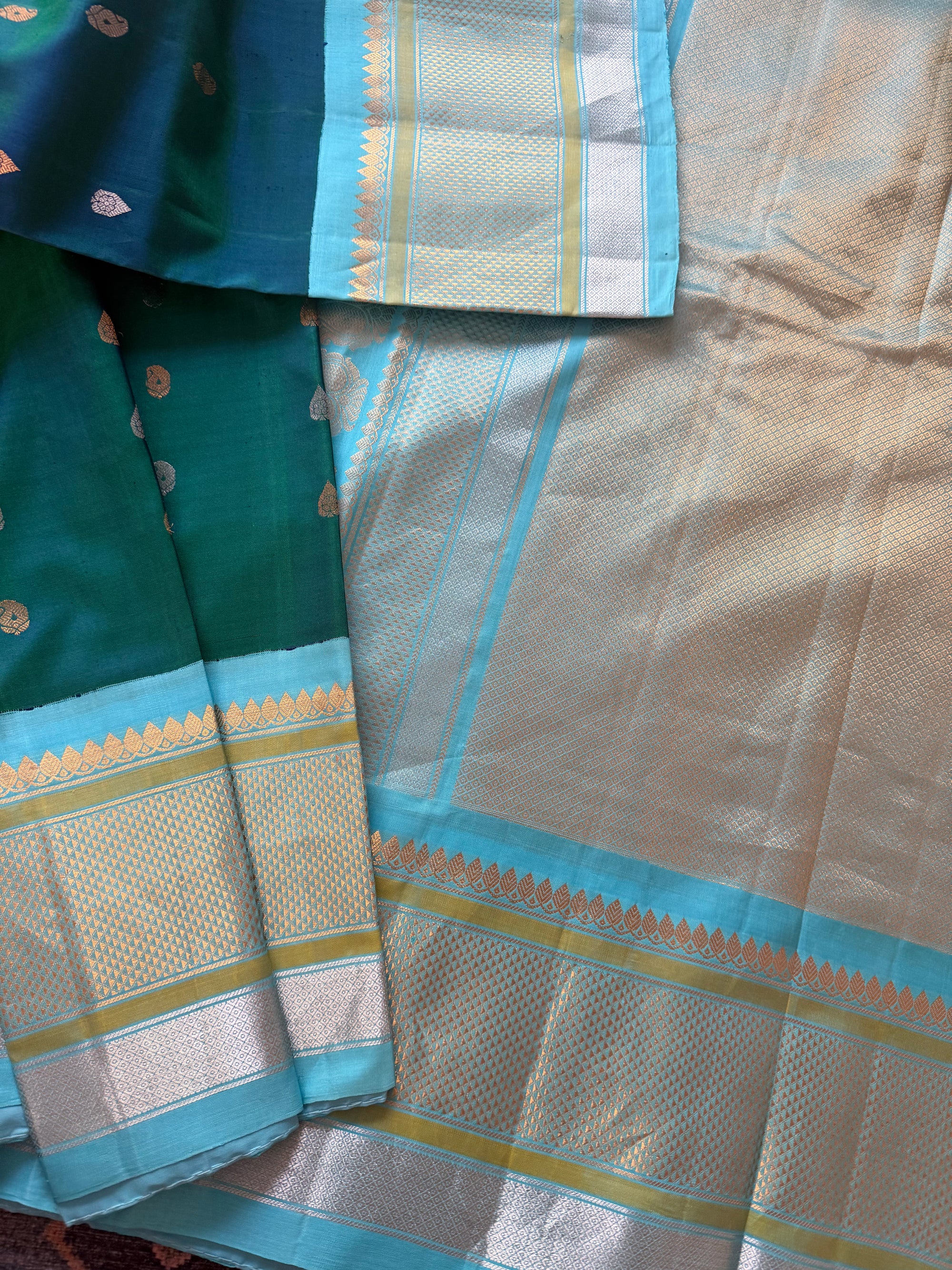 Kuttu Gadwal Silk : Peacock Green + Turquoise